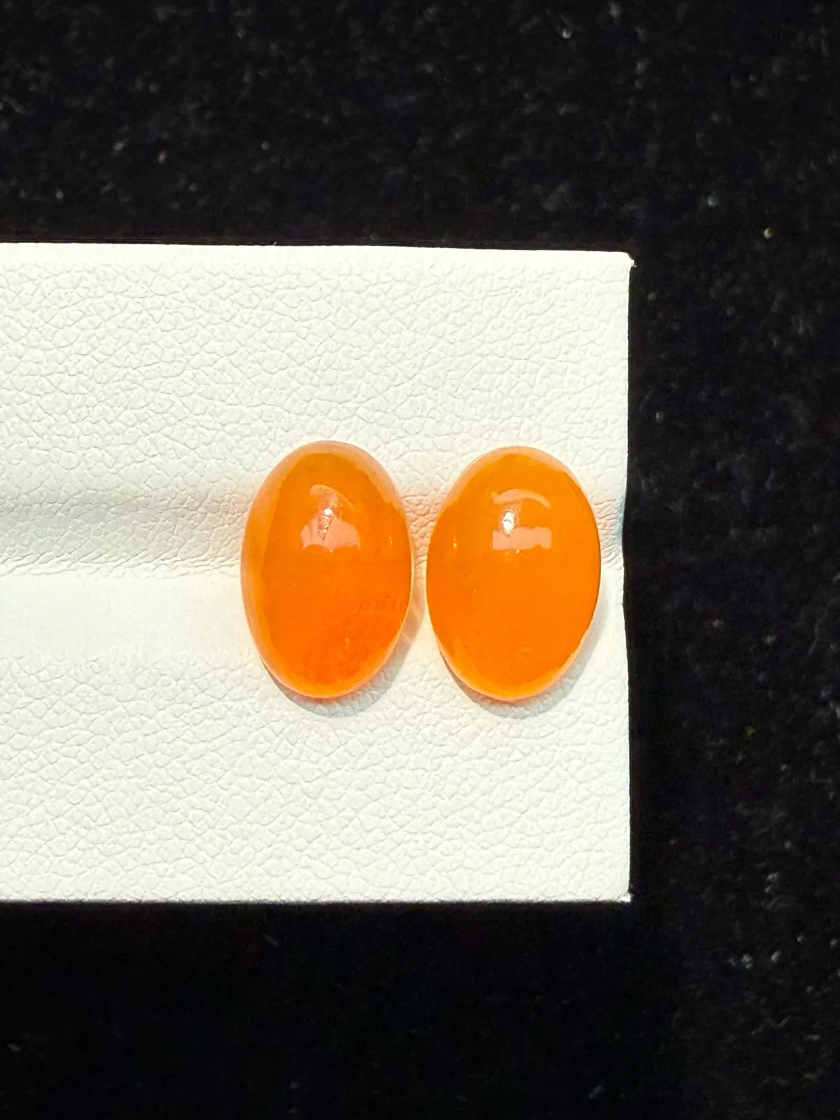 4.425ct天然墨西哥火欧泊裸石，尺寸11.9×8.1×5.5mm， 颜色美艳 ，晶体通透