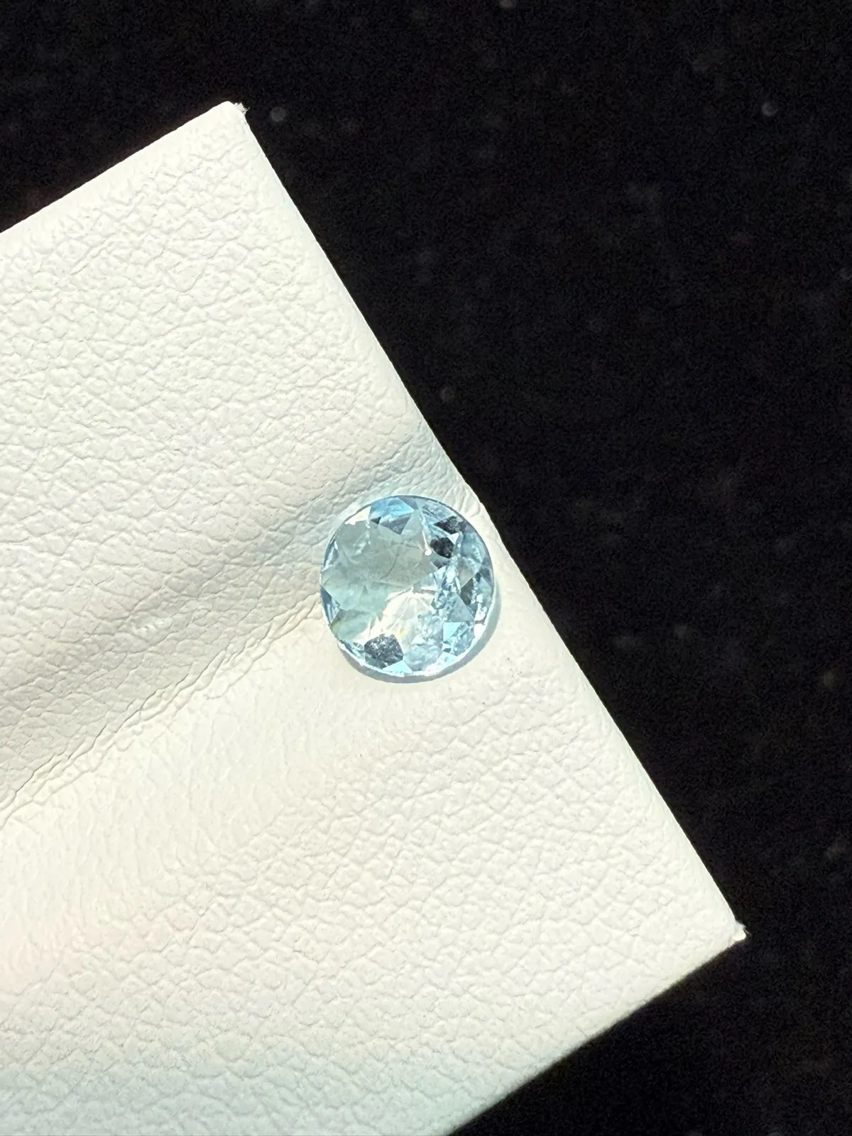 0.5ct天然海蓝宝裸石，尺寸5.6*5.6*2.9mm，颜色美艳 ，晶体通透，微棉