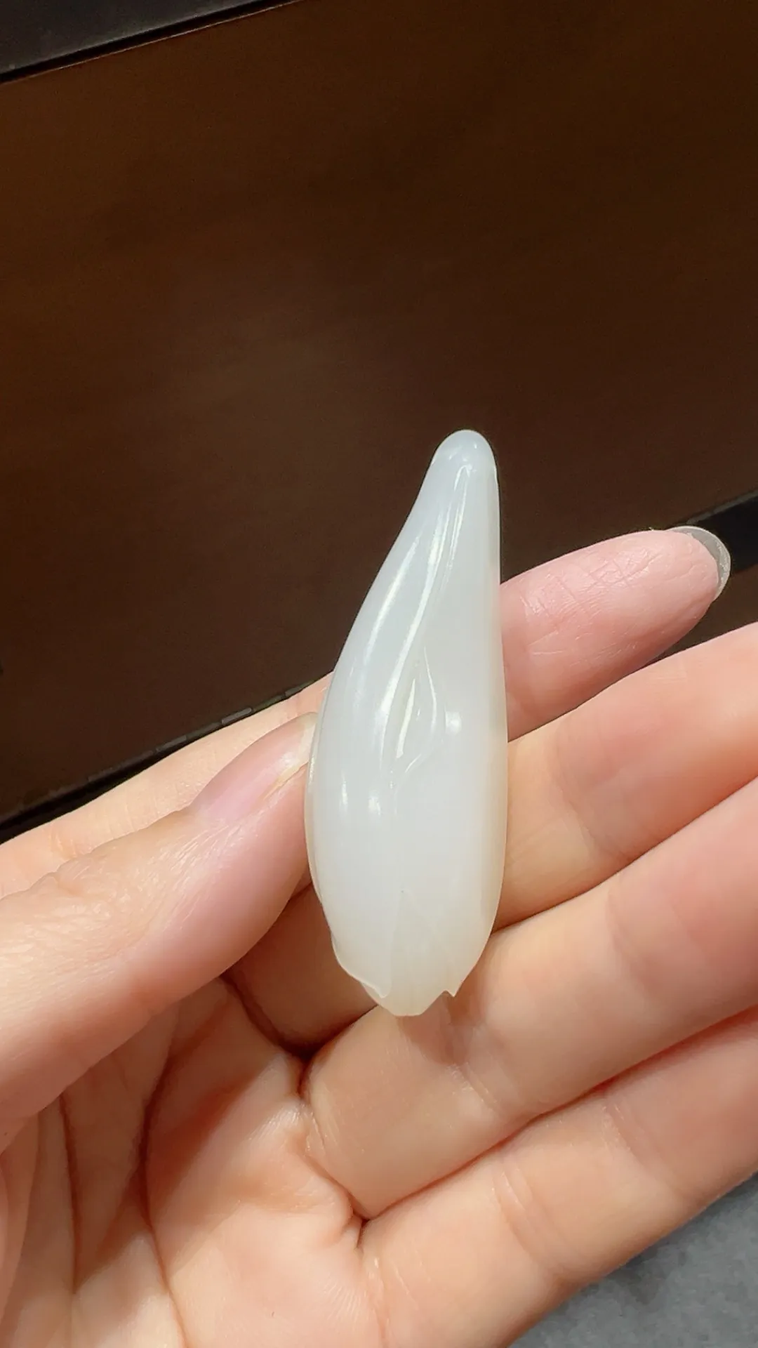 好油润的一枚独籽 玉兰花

重18.4克 尺寸54*18*16mm