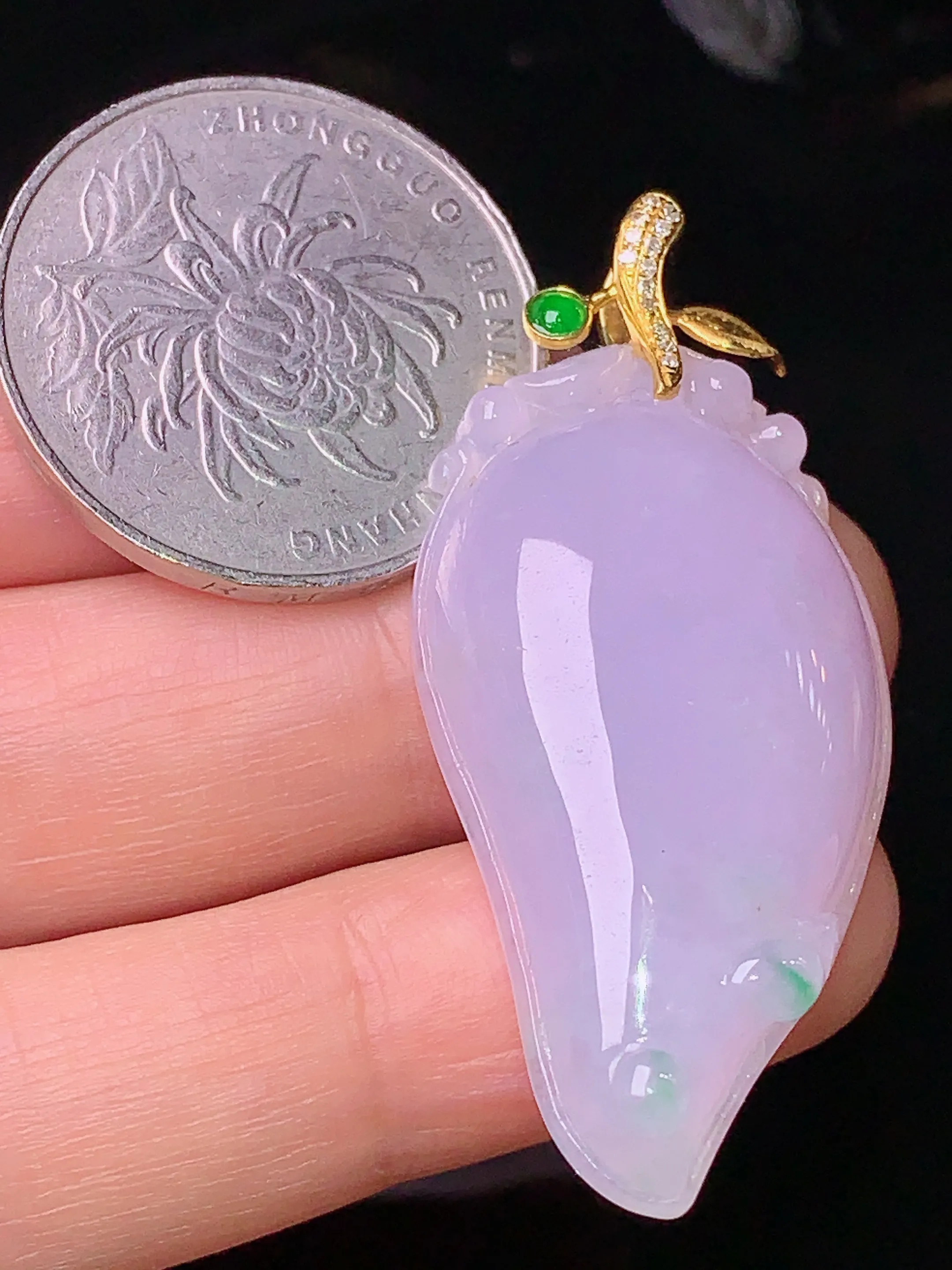 18k金钻镶嵌紫罗兰福瓜吊坠 玉质细腻 水润亮眼  整体尺寸45.3*20.5*7.8