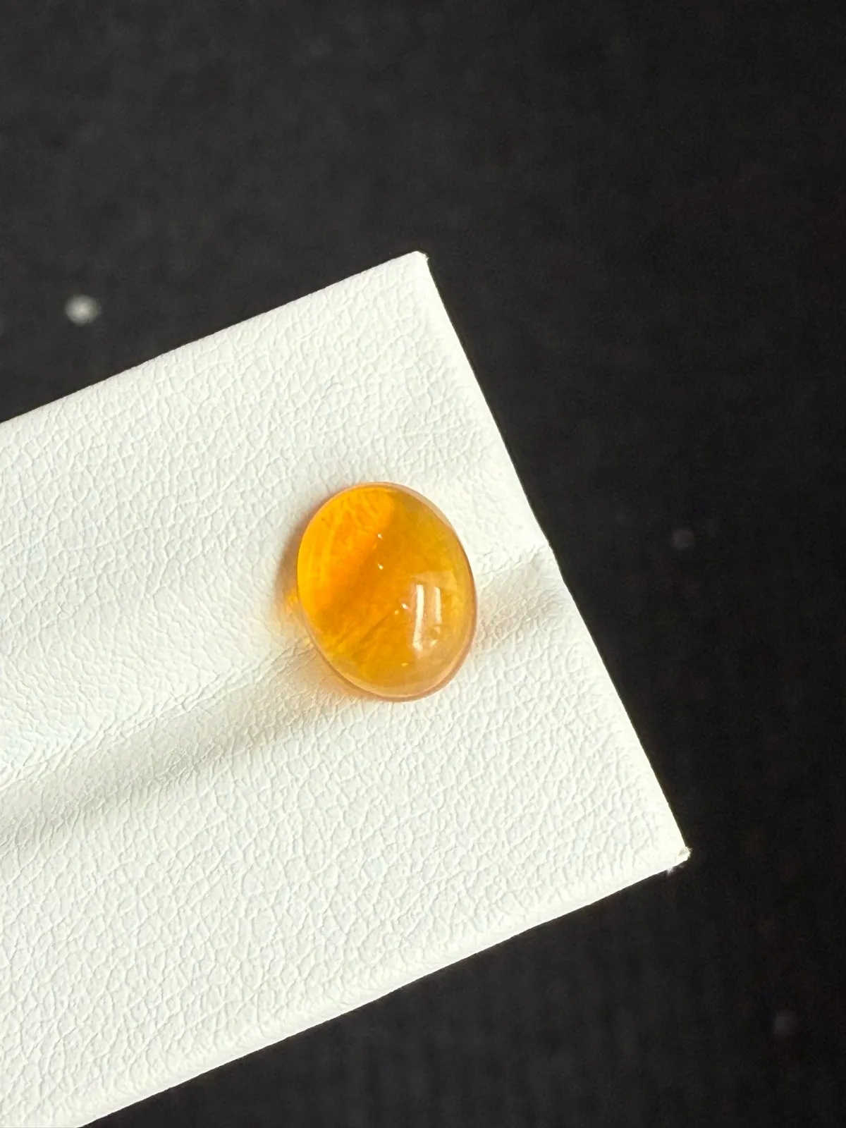 1.46ct天然墨西哥火欧泊裸石，尺寸10×7.9×4.3mm， 颜色美艳 ，晶体通透