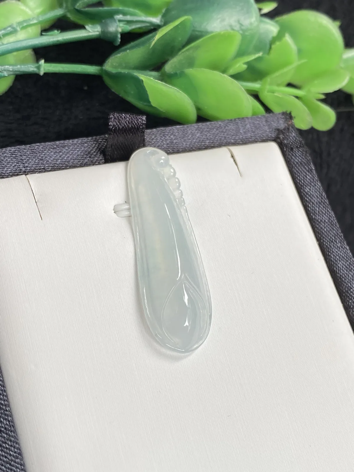 推荐【冰玉兰花】冰清玉洁，淡雅清新，无纹裂，水润，冰透，起光，细腻，种老，超值～～
