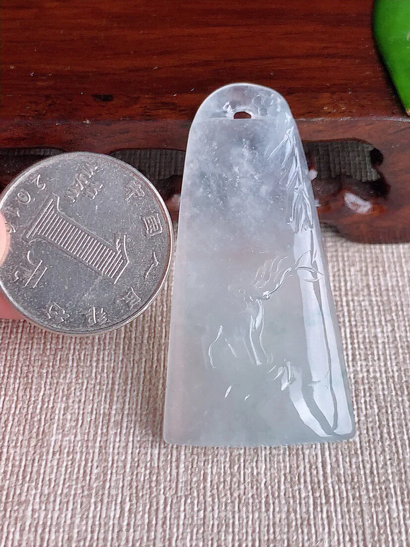 a货翡翠老坑冰种白月光梅花鹿一鹿有你吊坠 尺寸49×24.7×5.5mm 重量14.03g 0612
