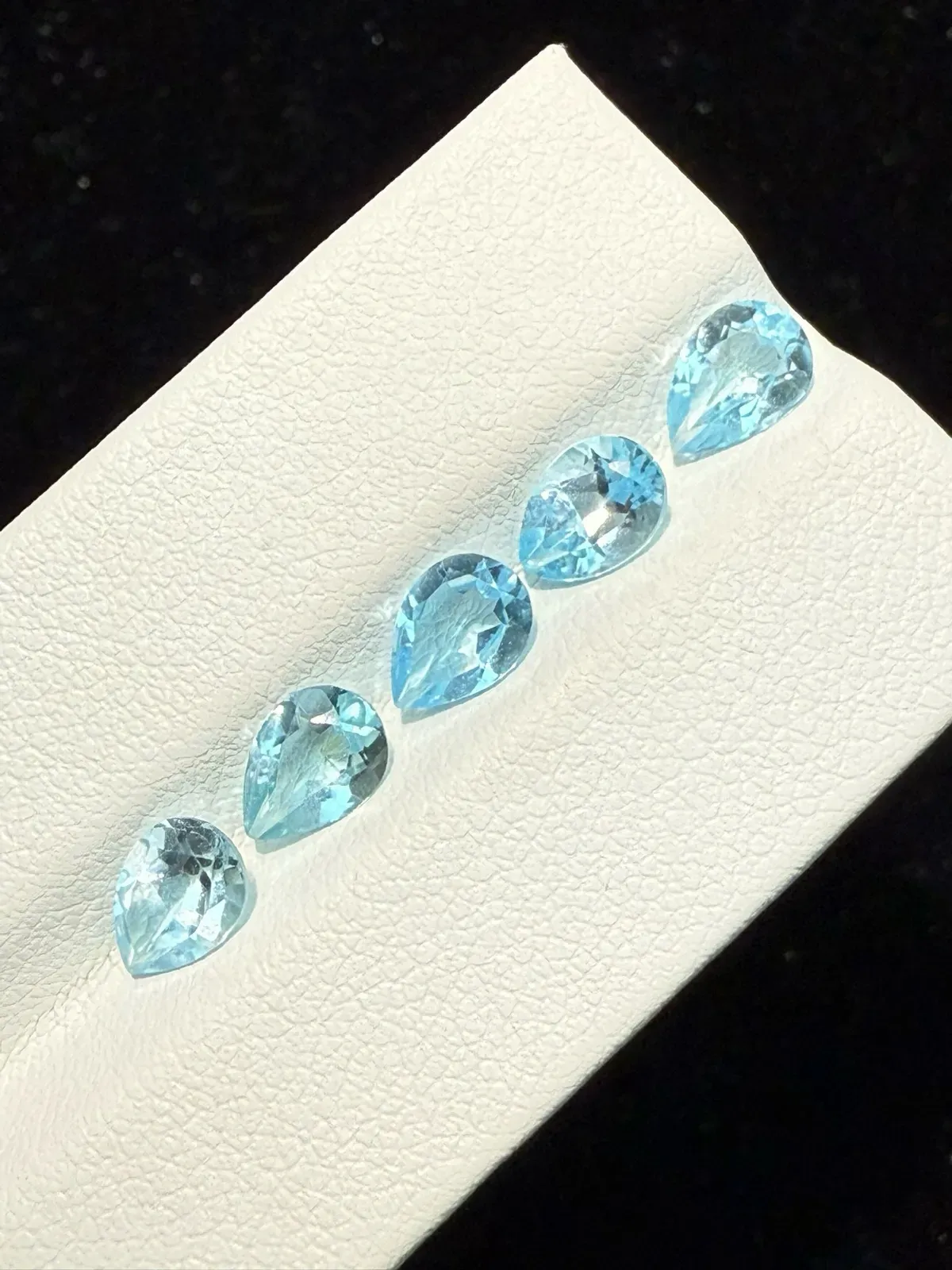 3.775ct天然海蓝宝裸石，尺寸7*5*2.7mm，颜色美艳 ，晶体通透