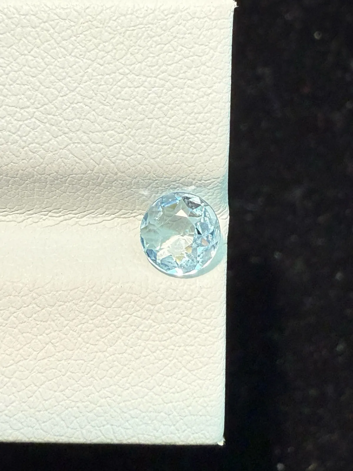 0.5ct天然海蓝宝裸石，尺寸5.6*5.6*2.9mm，颜色美艳 ，晶体通透，微棉