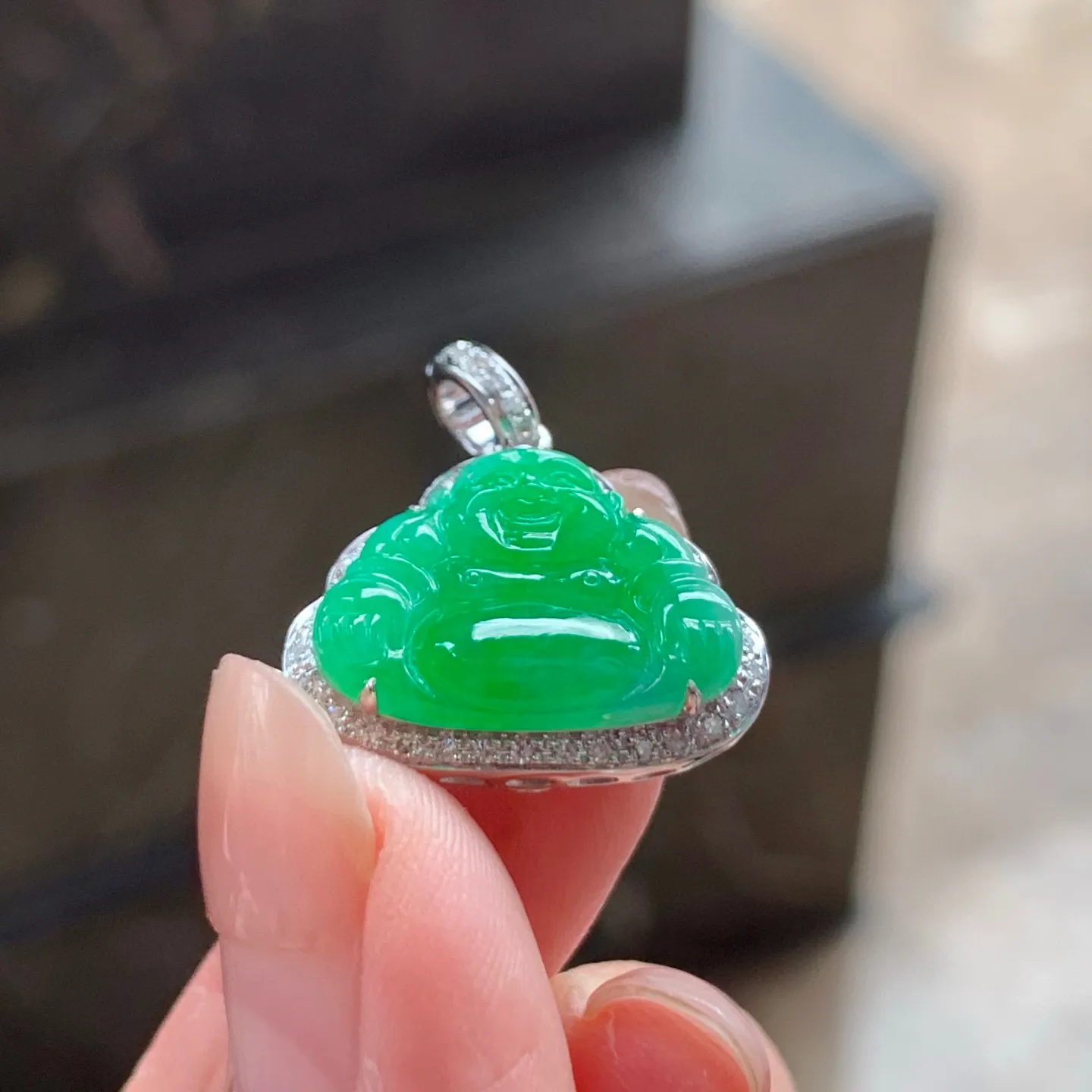 糯种阳绿坐佛
小而精致，颜色浓郁
