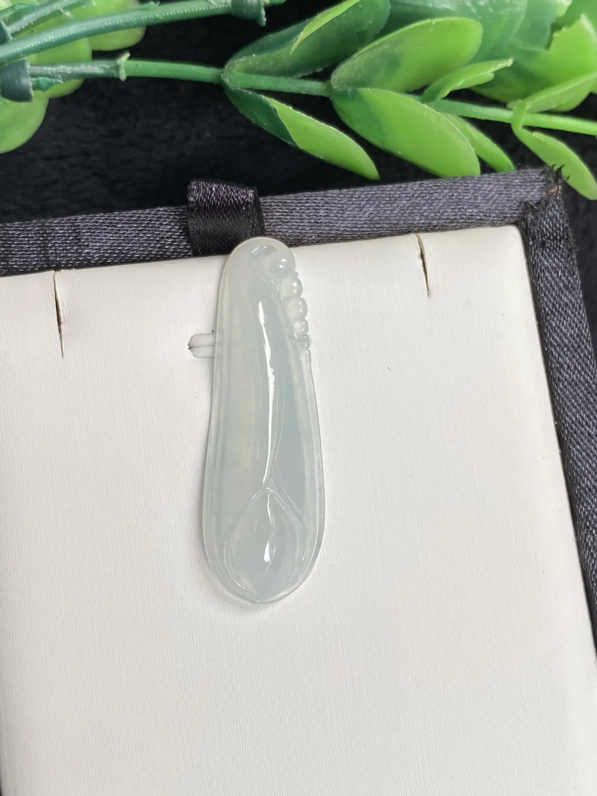 推荐【冰玉兰花】冰清玉洁，淡雅清新，无纹裂，水润，冰透，起光，细腻，种老，超值～～