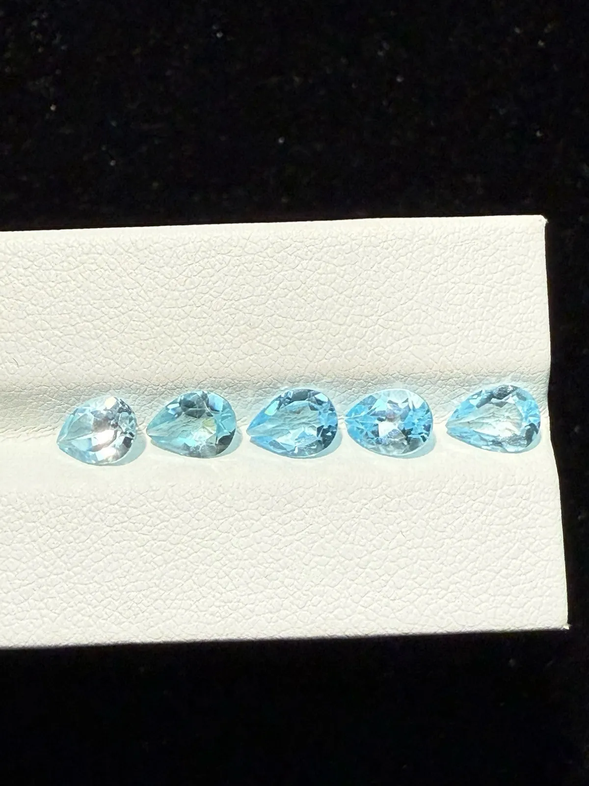 3.775ct天然海蓝宝裸石，尺寸7*5*2.7mm，颜色美艳 ，晶体通透