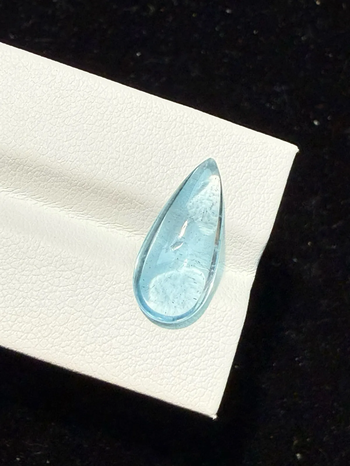 4.245ct天然海蓝宝裸石，尺寸18*8.3*4.4mm，颜色美艳 ，晶体通透，微裂