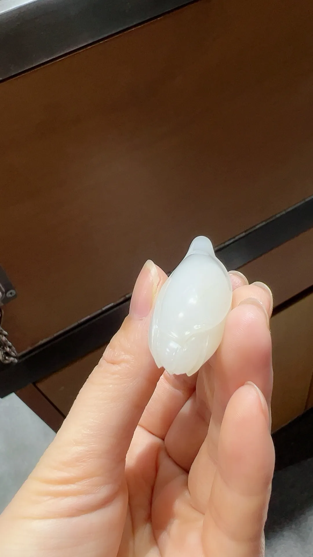 好油润的一枚独籽 玉兰花

重18.4克 尺寸54*18*16mm