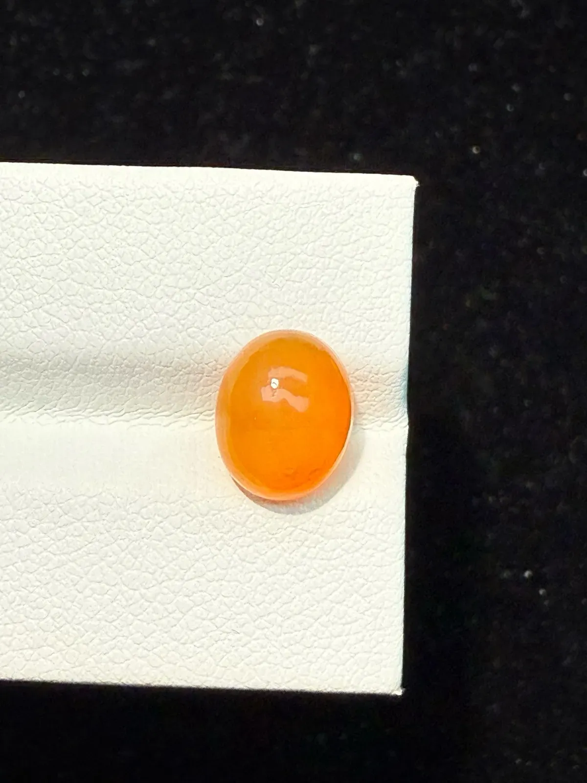 2.085ct天然墨西哥火欧泊裸石，尺寸10×8×5.5mm， 颜色美艳 ，晶体通透