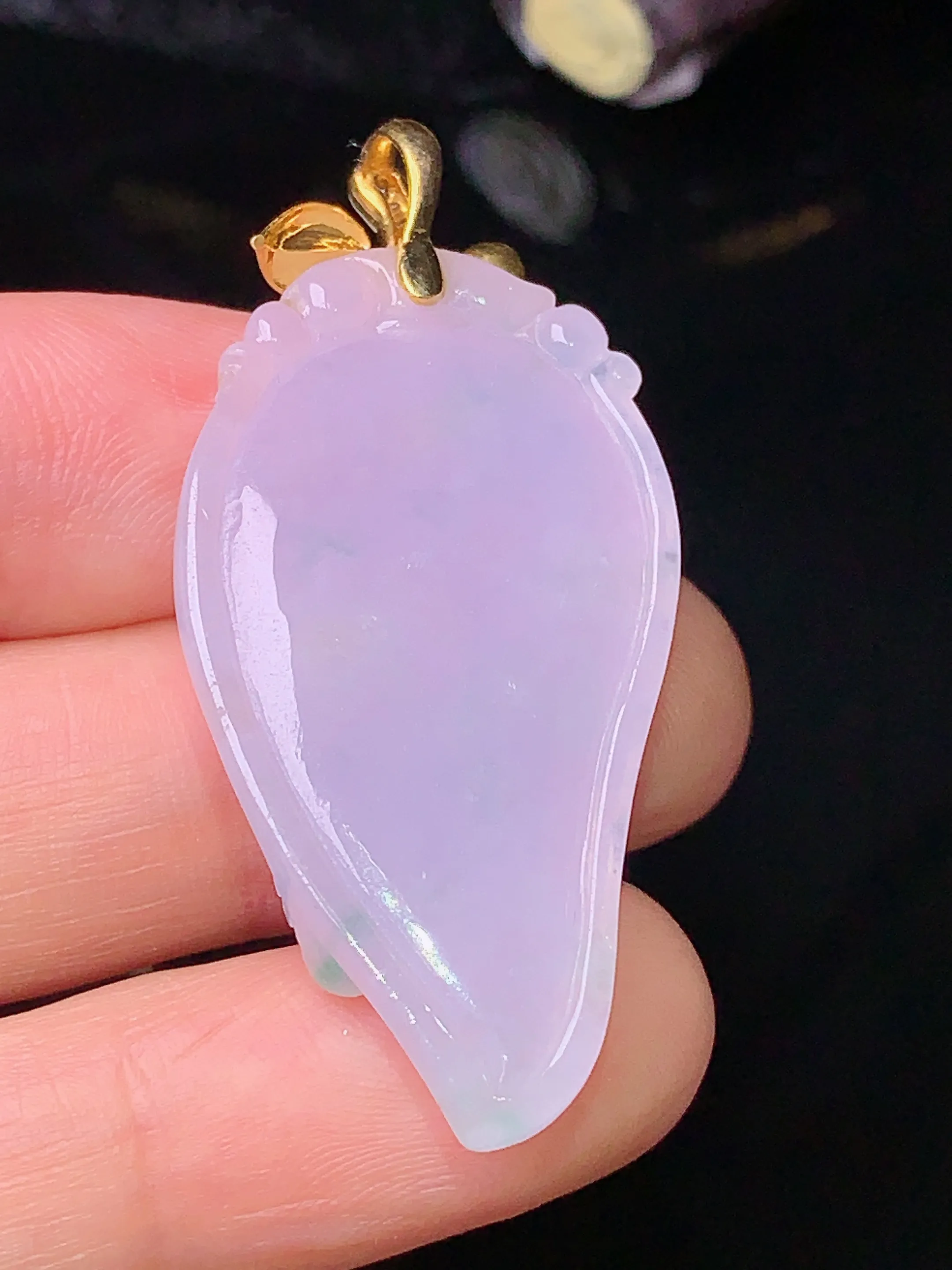 18k金钻镶嵌紫罗兰福瓜吊坠 玉质细腻 水润亮眼  整体尺寸45.3*20.5*7.8
