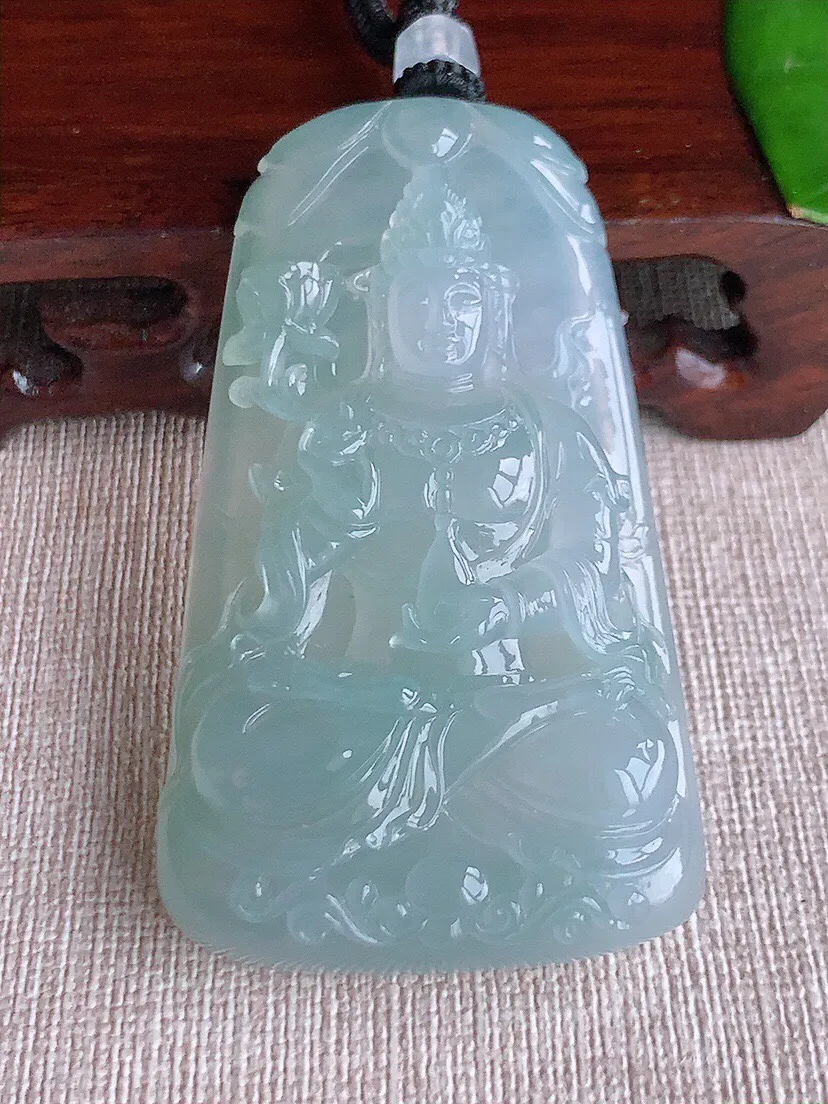 a货翡翠老坑冰种晴水大势至菩萨吊坠 尺寸65×37.7×10.6mm 重量56.40g 0613