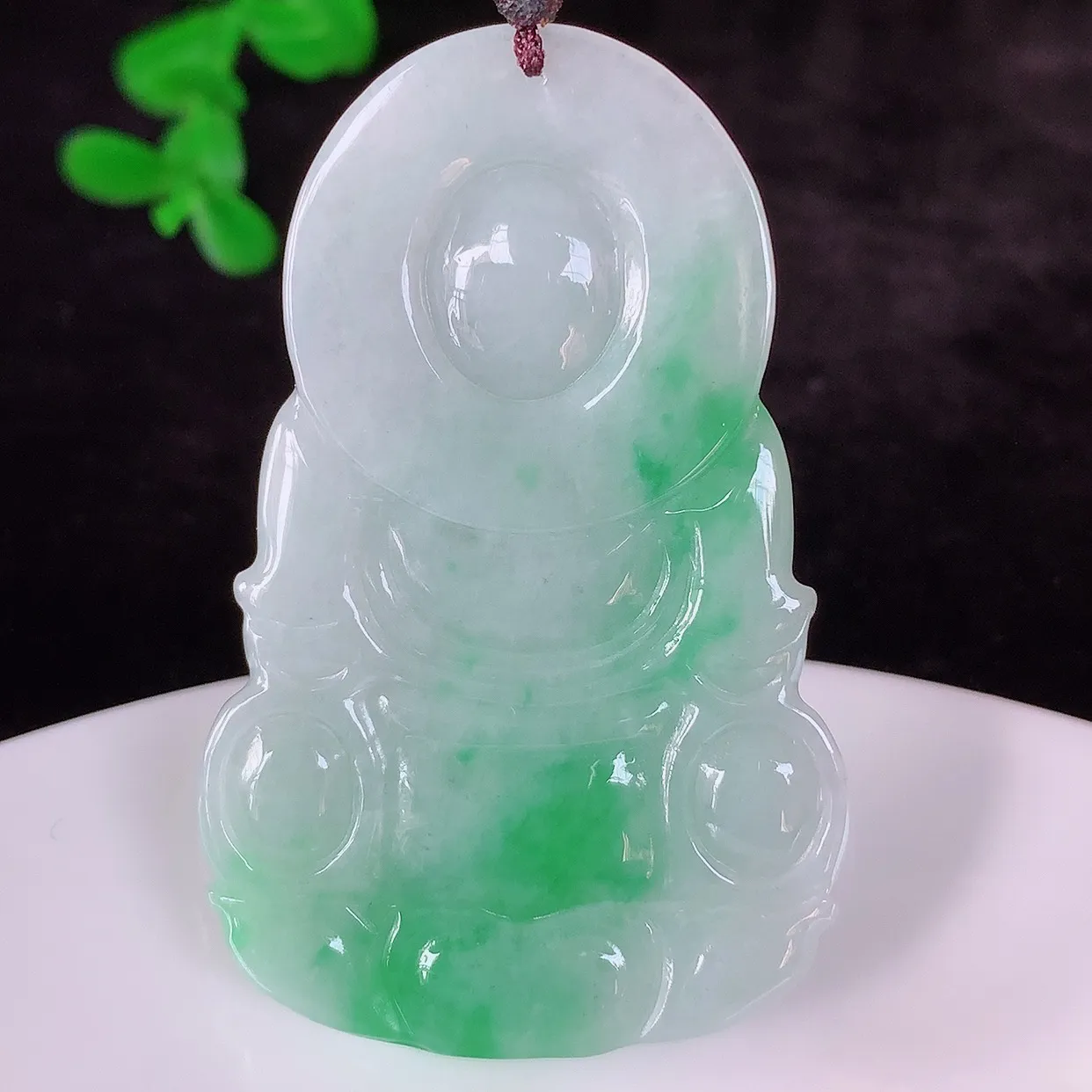 自然光实拍，冰糯种飘阳绿翡翠观音吊坠，赐福翡翠观音，翠色迷人，观音面相端庄，佩戴时尚出众！#46.12