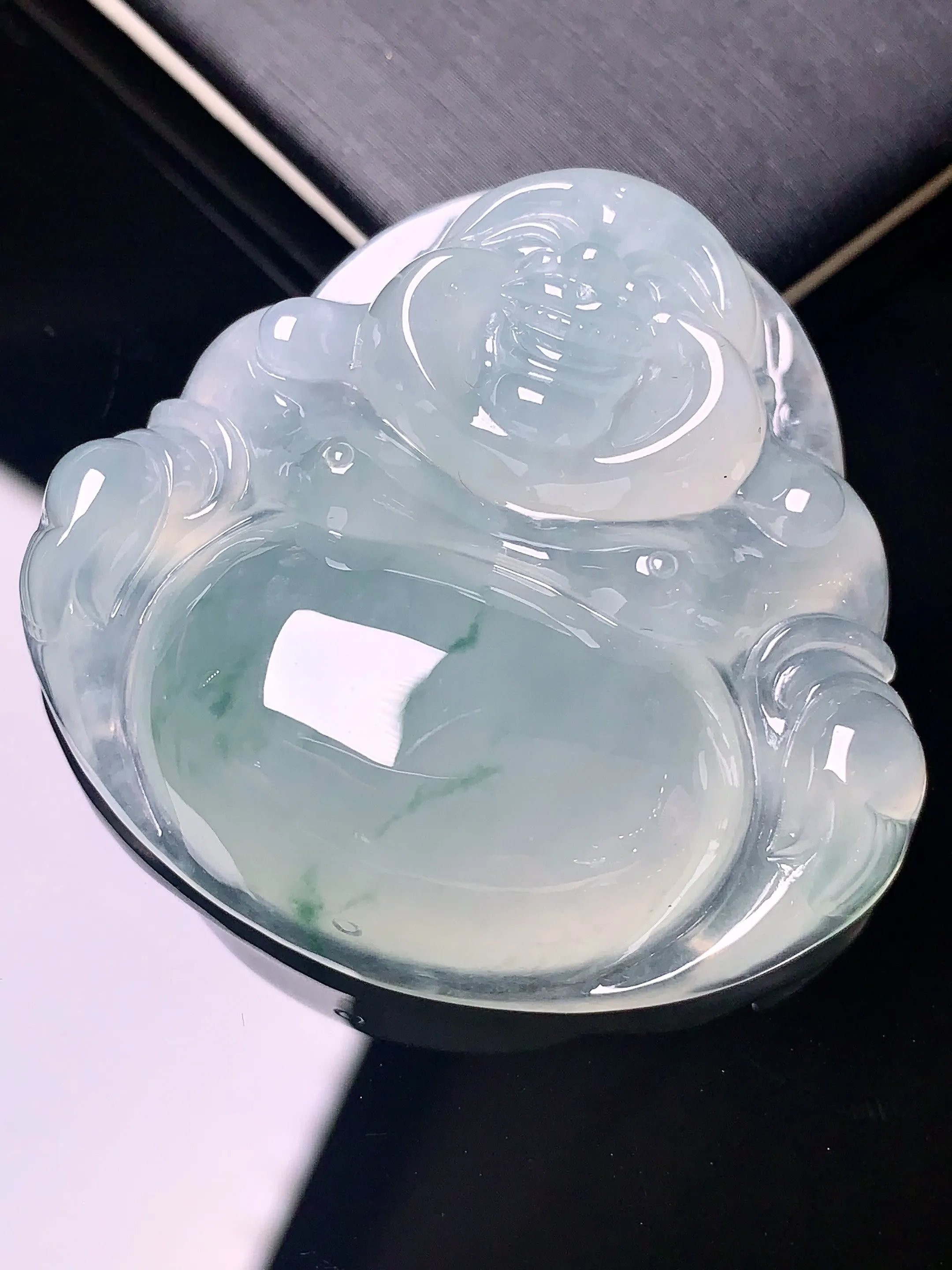 冰种飘绿佛公吊坠 玉质细腻 水润亮眼  整体尺寸39.5*42.6*12.2