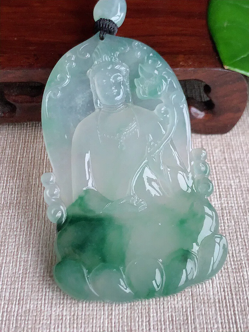 a货翡翠老坑冰种飘花一刀切大势至菩萨吊坠 尺寸67.4×41.3×5.3mm 重量38.00g 0613