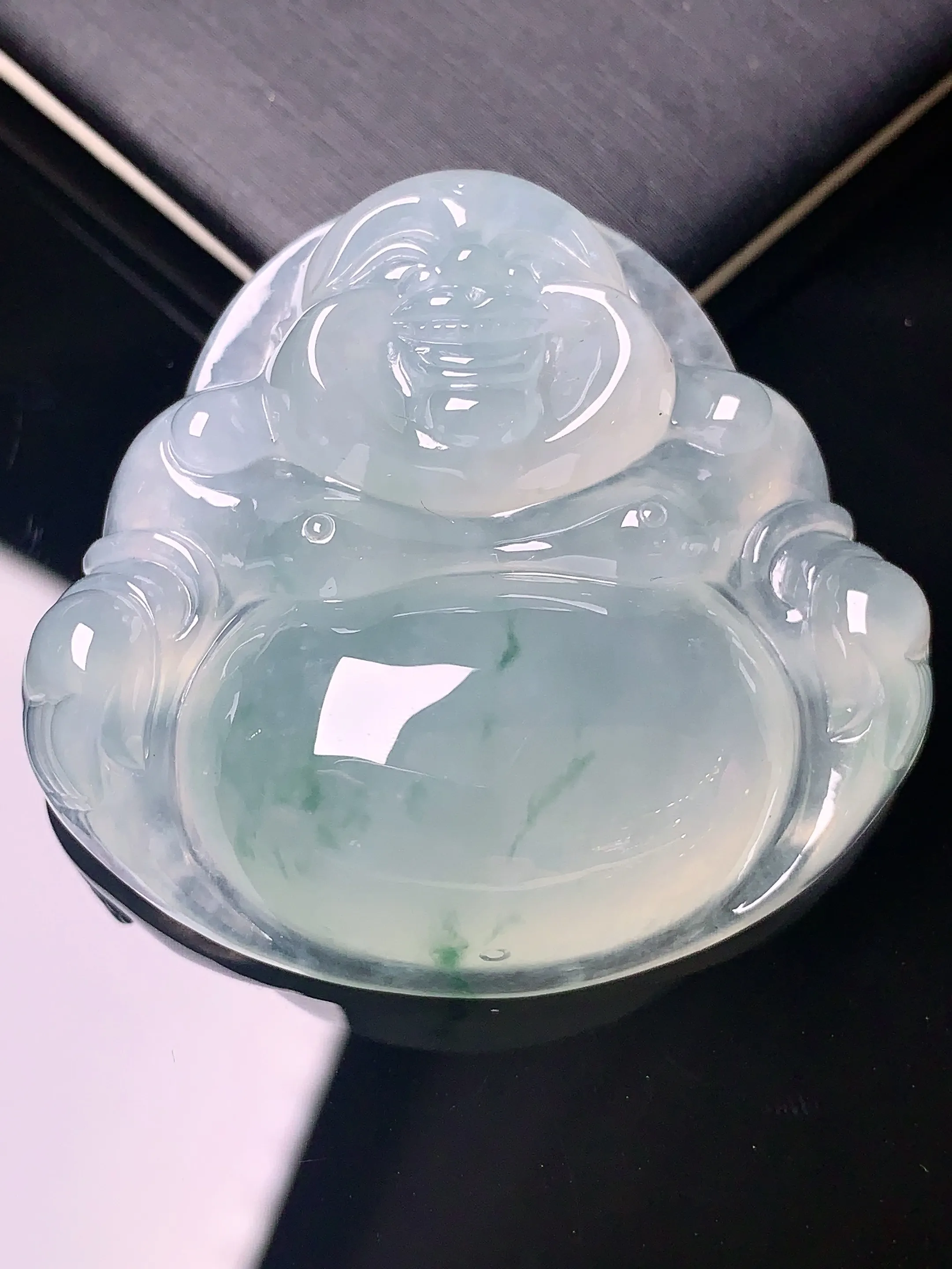 冰种飘绿佛公吊坠 玉质细腻 水润亮眼  整体尺寸39.5*42.6*12.2