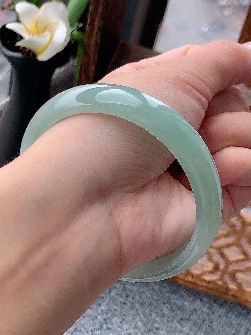a货翡翠老坑晴水正装正圈手镯60-61大圈口  尺寸60×13.7×6.6mm 重量53.20g 0613