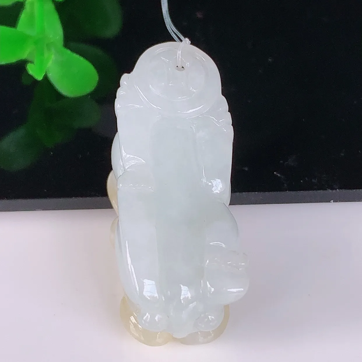 自然光实拍，冰润冰糯种黄翡翡翠招财貔貅吊坠，民间有“一摸貔貅运程旺盛，再摸貔貅财运滚滚，三摸貔貅平步青云 ”的美好祝愿。#49.12