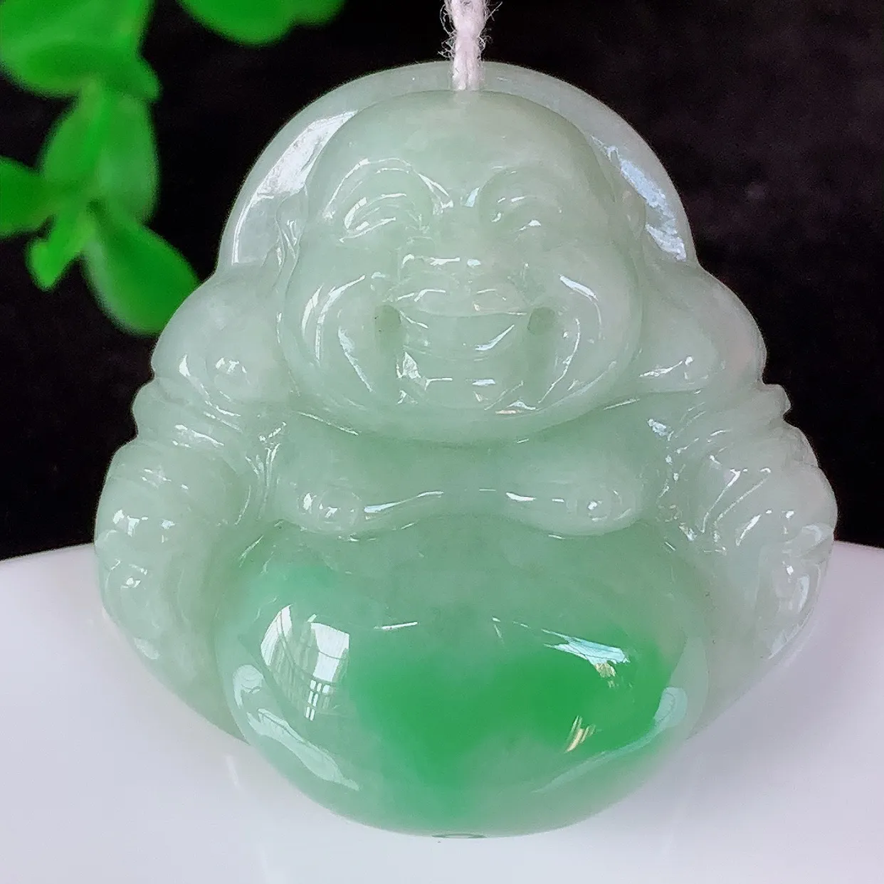 自然光实拍，厚装冰润冰糯种飘阳绿翡翠佛公吊坠，饱满， 佛公亦保平安，寓意有福（佛公）相伴，配戴优雅迷人！#46.12