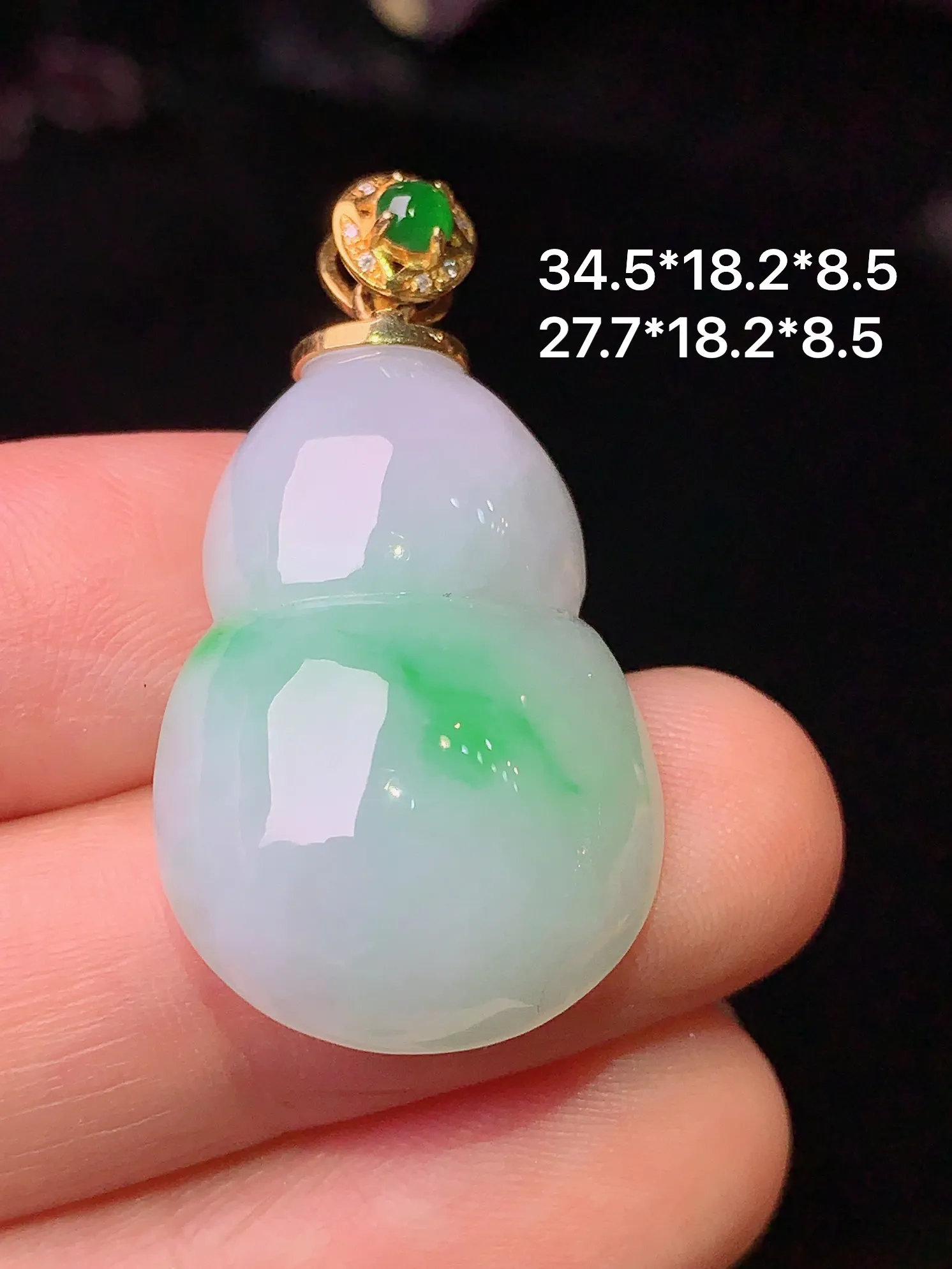 18k金钻镶嵌飘绿葫芦吊坠 玉质细腻 水润亮眼  整体尺寸34.5*18.2*8.5
