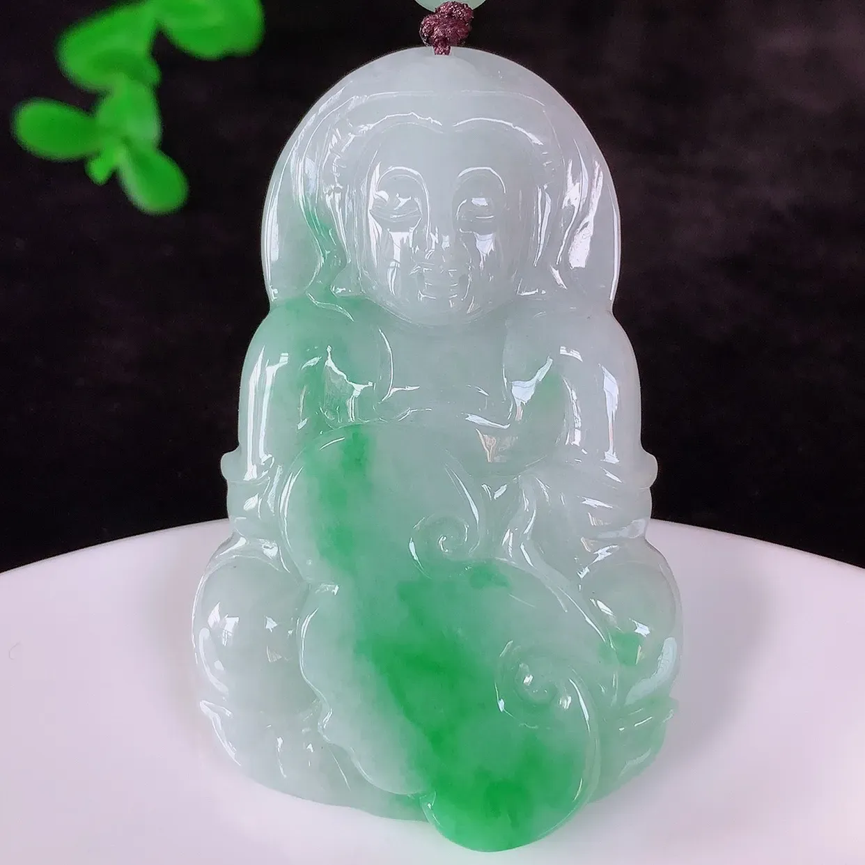 自然光实拍，冰糯种飘阳绿翡翠观音吊坠，赐福翡翠观音，翠色迷人，观音面相端庄，佩戴时尚出众！#46.1