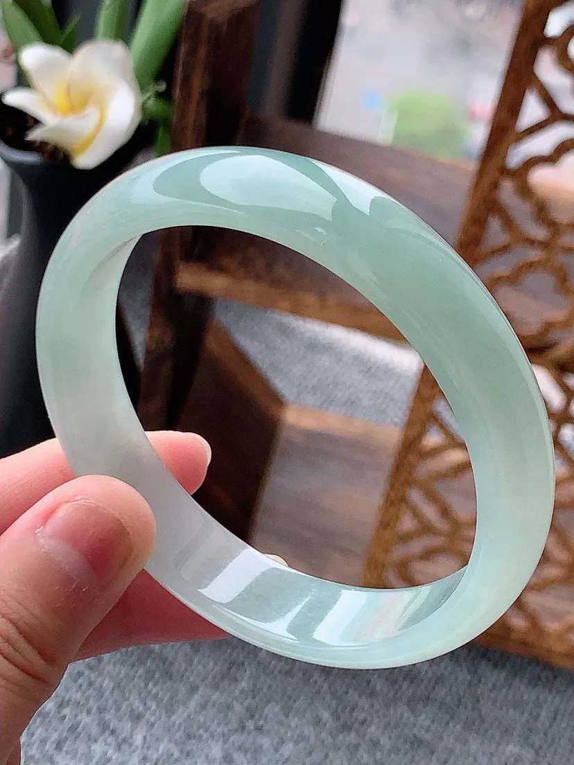 a货翡翠老坑晴水正装正圈手镯60-61大圈口  尺寸60×13.7×6.6mm 重量53.20g 0