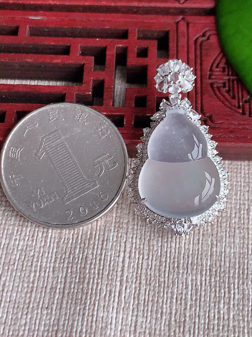 a货翡翠老坑玻璃种18K金伴钻镶嵌白月光葫芦吊坠 尺寸33.4×19.3×9裸石19.6×15mm 重量4.68g 0613