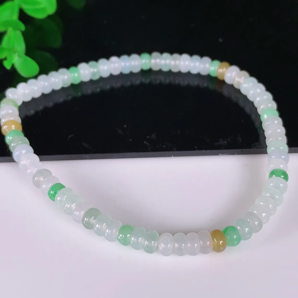 自然光实拍，冰润冰种三彩算盘珠翡翠手串手链，种老水足，冰清玉润  颜色漂亮  #46.12取一尺寸4.5*2.2mm