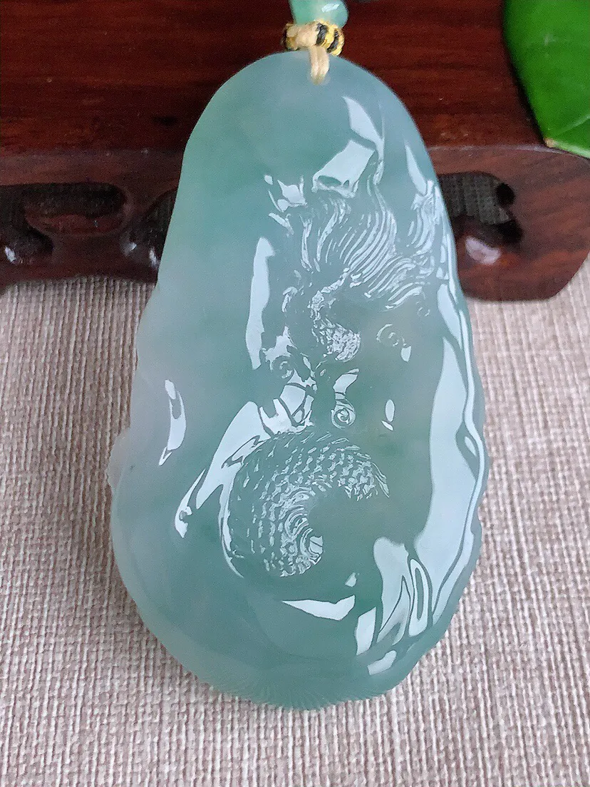 a货翡翠老坑冰种晴水龙牌吊坠 尺寸62.7×37×11mm 重量59.04g 0613
