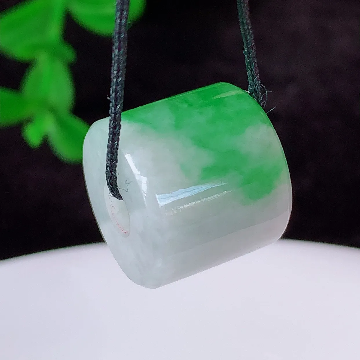 自然光实拍，冰润冰糯种飘阳绿翡翠路路通吊坠，寓意好运连连，路路畅通，经典款式，财运滚滚，路路通，佩戴效果更好！#57.12