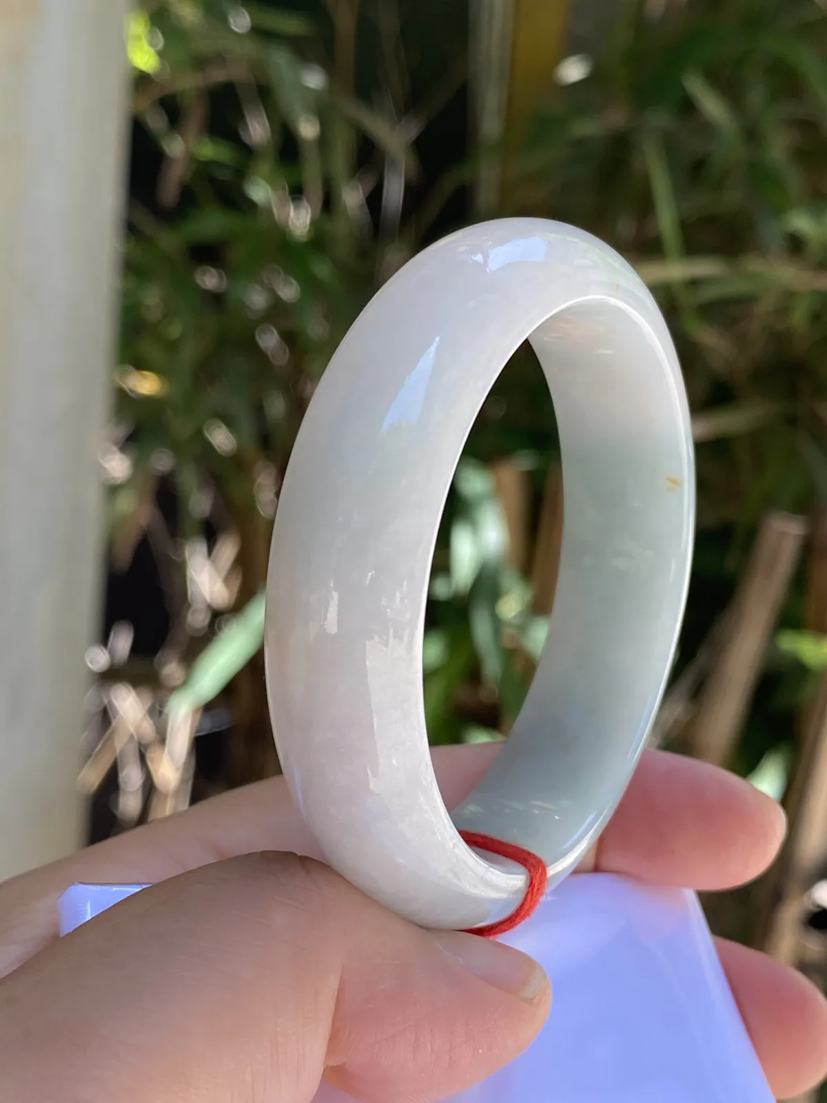 推荐【52.4圈老坑镯】无纹裂，细糯种，超淡粉飘花，招财洒金点点，细腻温润，上手清新淡雅，秀气迷人，送人自戴都超值，性价比～～52.4*14.6*7.7