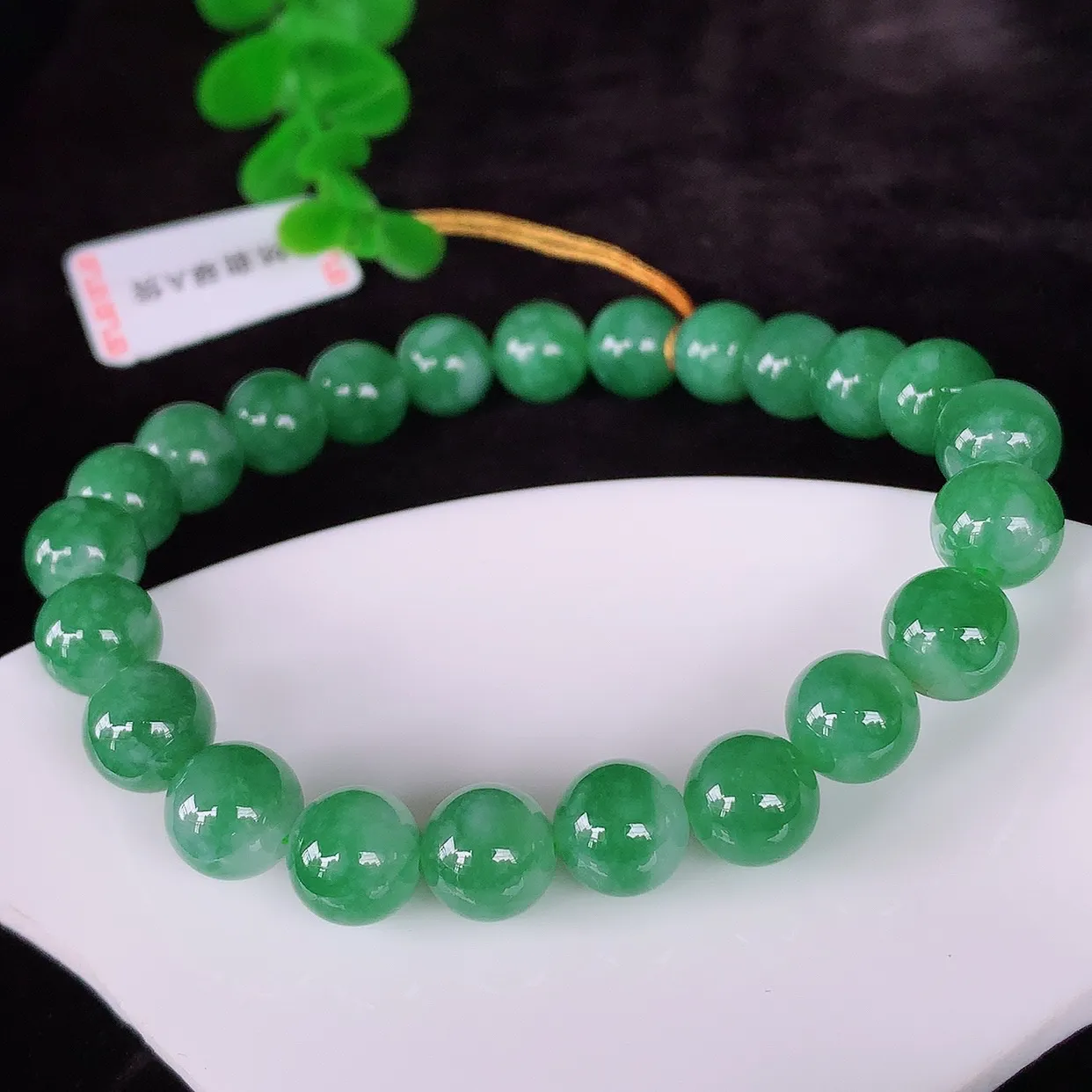 自然光实拍，冰润冰糯种飘绿圆珠翡翠手串手链，种老水足，冰清玉润  颜色漂亮  #473.1取一尺寸8