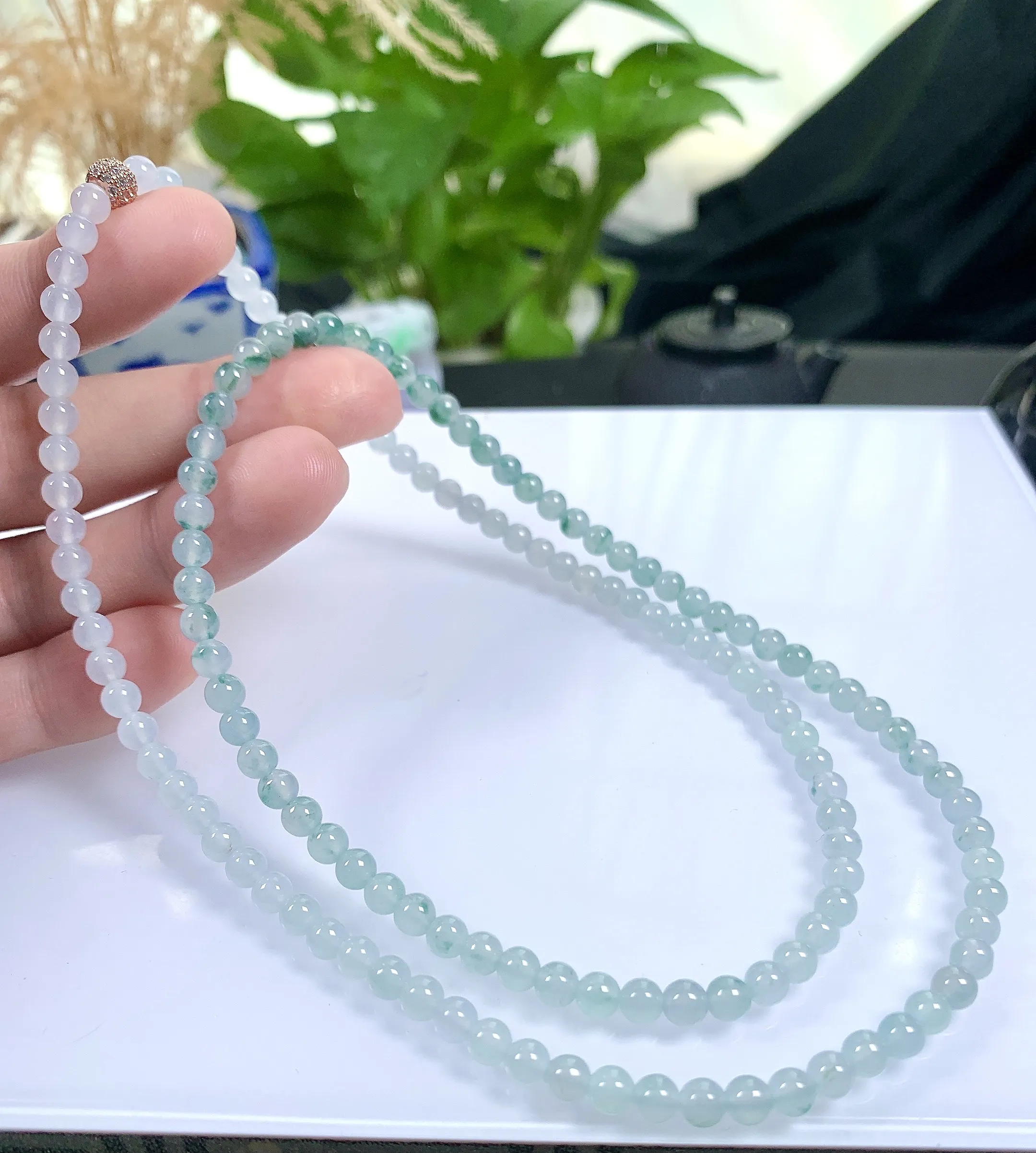 缅甸天然翡翠A货，冰种起胶飘花圆珠项链手链，尺寸：4.8mm/144颗，长度690mm,重量：27.43g