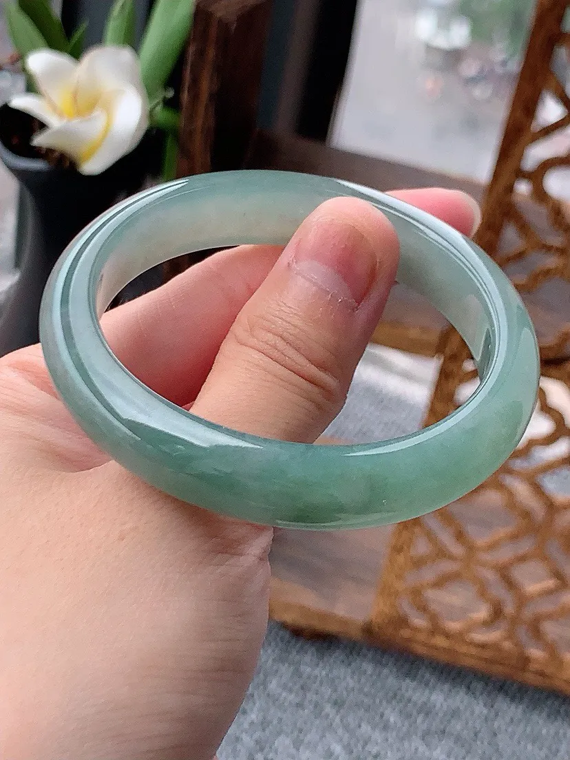 a货翡翠老坑冰种晴底贵妃手镯53-54圈口 尺寸53.6×48.5×11.7×7mm 重量44.98g 0613
