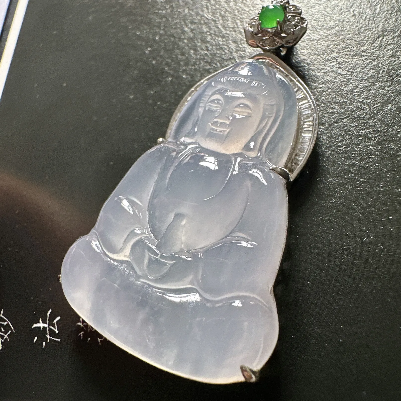 【冰种素衣观音】小精品，质地细腻，通透度上佳，冰感十足，适合佩戴，18k金钻镶嵌，裸石尺寸34.8*24.7*5.4毫米