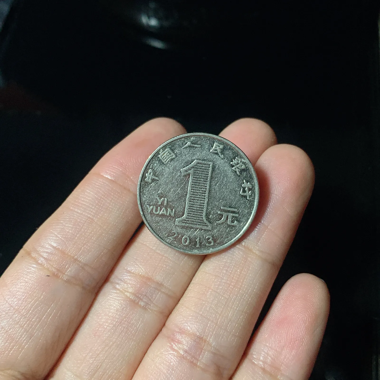 精选和田玉碧玉苹果绿18K金吊坠，玉质冰透十足，碧色娇嫩鲜艳，无黑无裂，形状饱满圆润，寓意子孙万代，吉祥如意。️葫芦通“福禄”，祈福平安，福禄齐康，静心洗凡尘。

尺寸50/24/11.7mm 裸石尺寸36.6/20/重11.6克