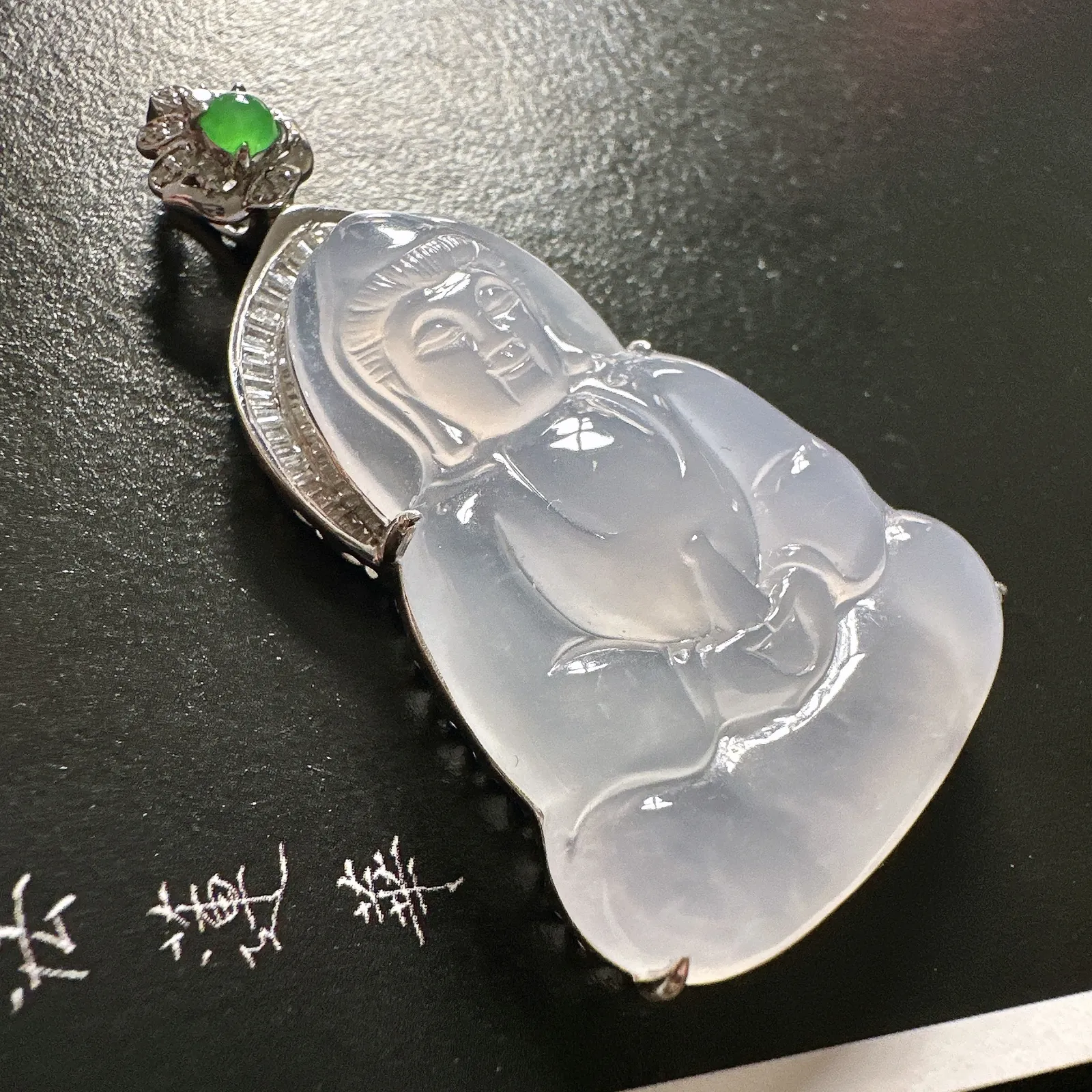 【冰种素衣观音】小精品，质地细腻，通透度上佳，冰感十足，适合佩戴，18k金钻镶嵌，裸石尺寸34.8*24.7*5.4毫米