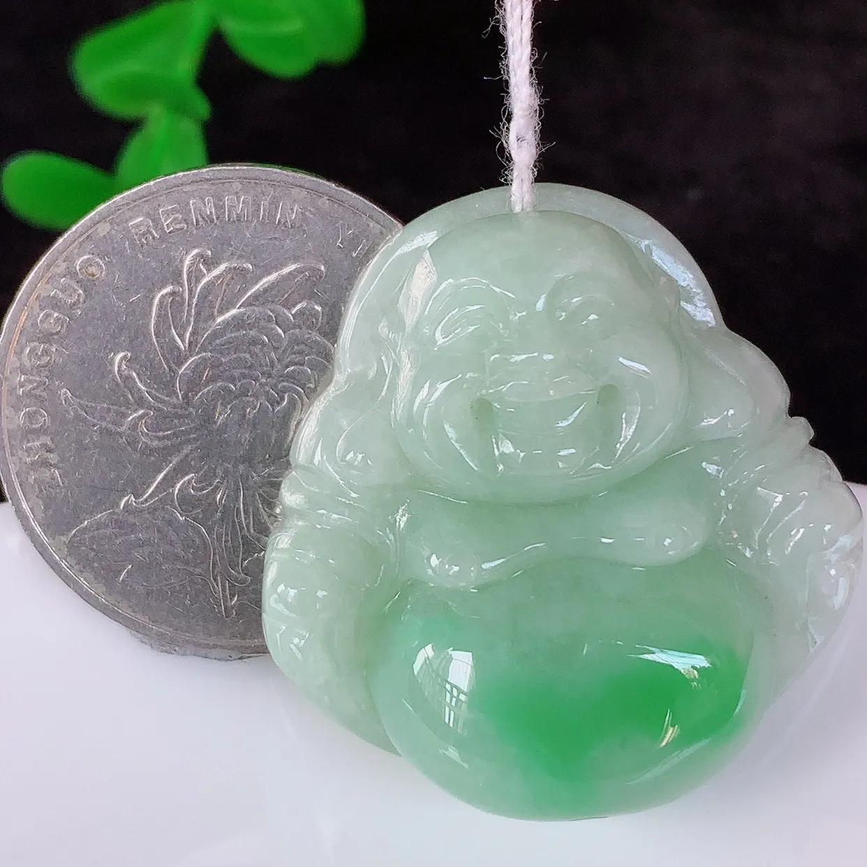 自然光实拍，厚装冰润冰糯种飘阳绿翡翠佛公吊坠，饱满， 佛公亦保平安，寓意有福（佛公）相伴，配戴优雅迷人！#46.12