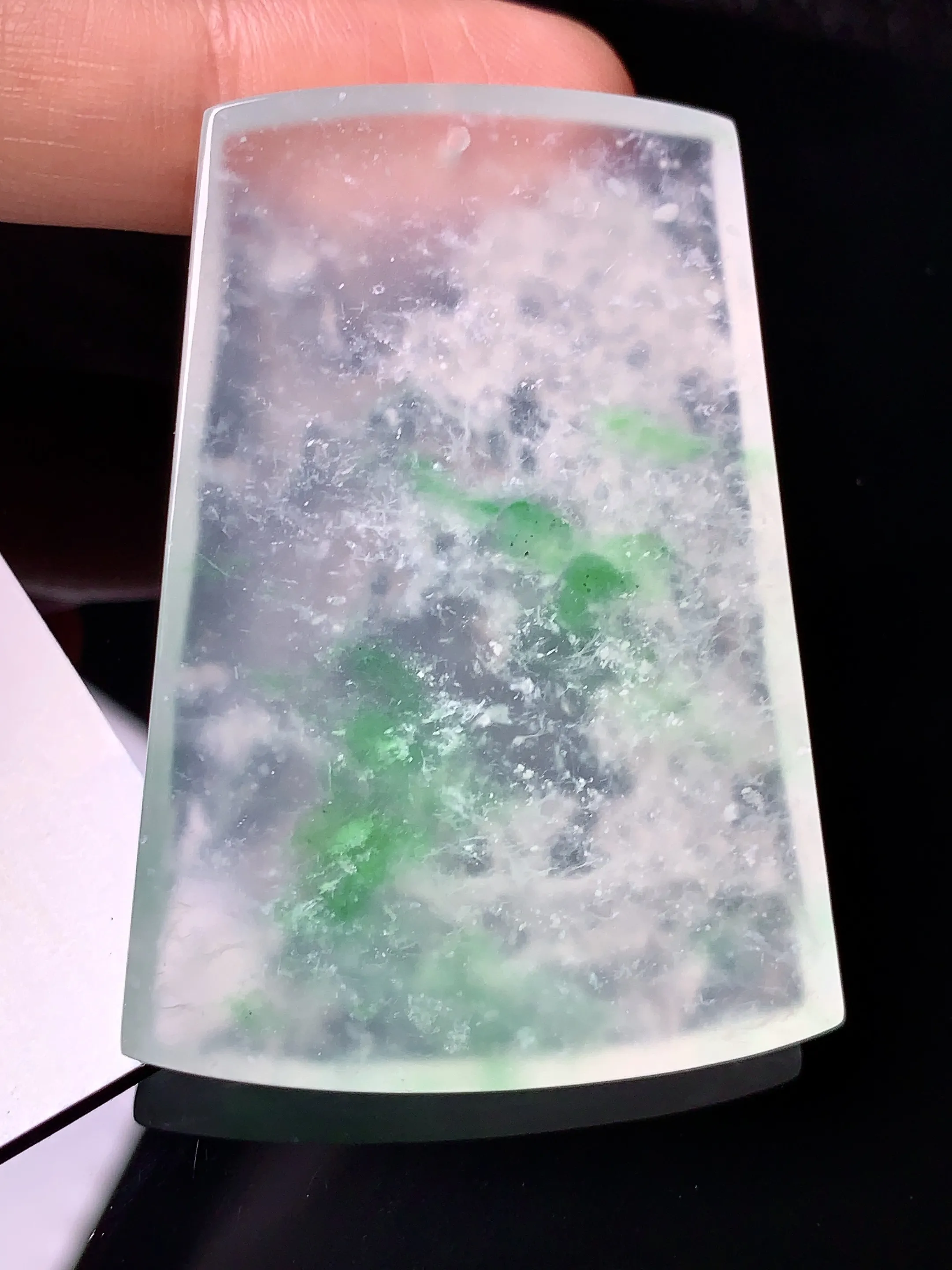 冰种飘绿山水牌子吊坠 玉质细腻 水润亮眼  整体尺寸49.3*35.1*6