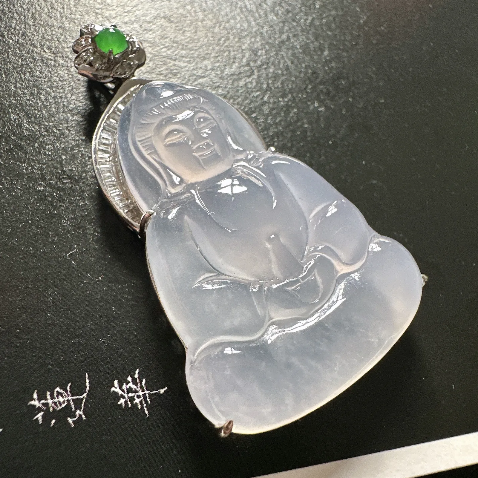 【冰种素衣观音】小精品，质地细腻，通透度上佳，冰感十足，适合佩戴，18k金钻镶嵌，裸石尺寸34.8*24.7*5.4毫米