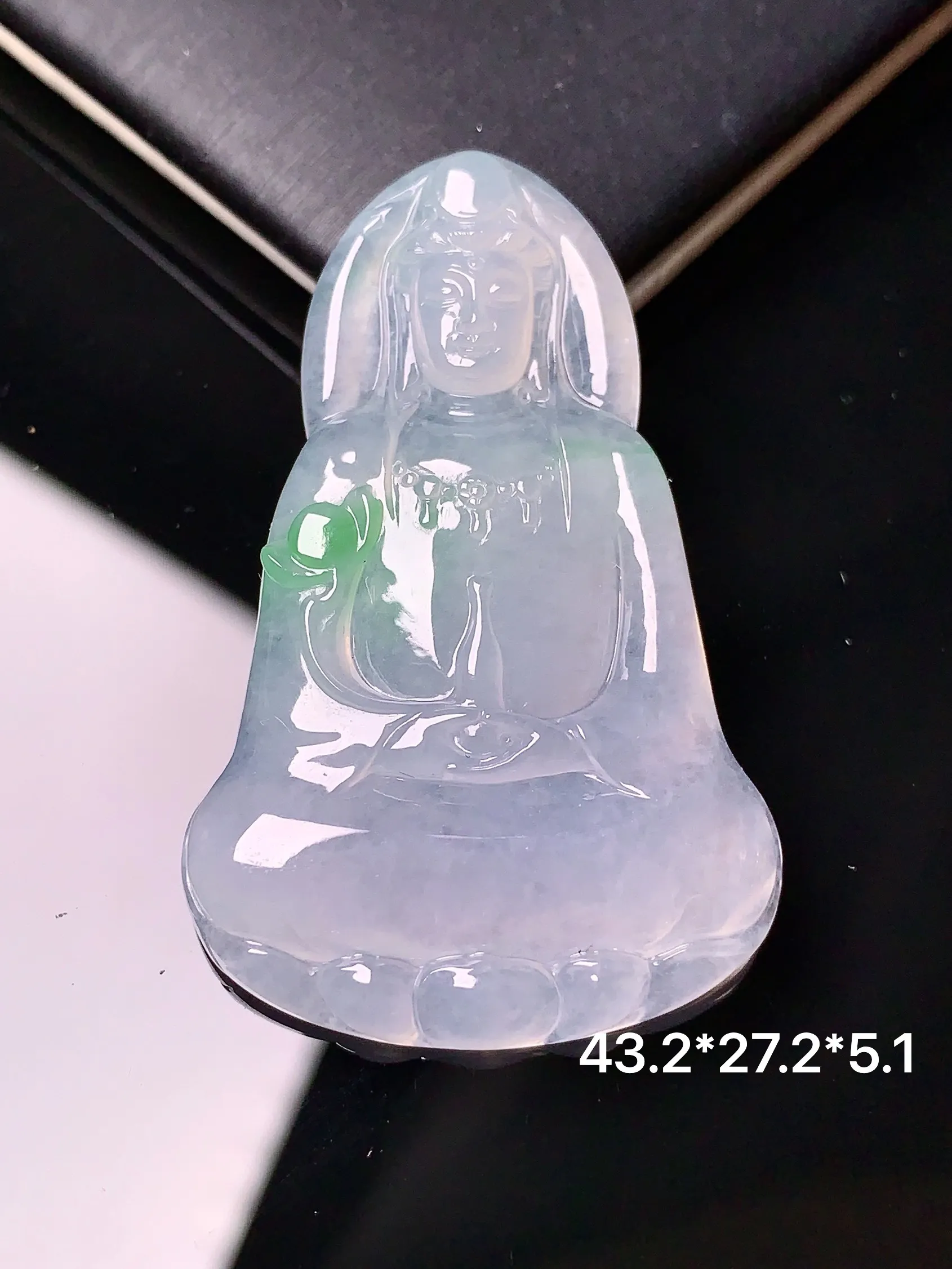 冰种飘绿观音吊坠 玉质细腻 水润亮眼  整体尺寸43.2*27.2*5.1