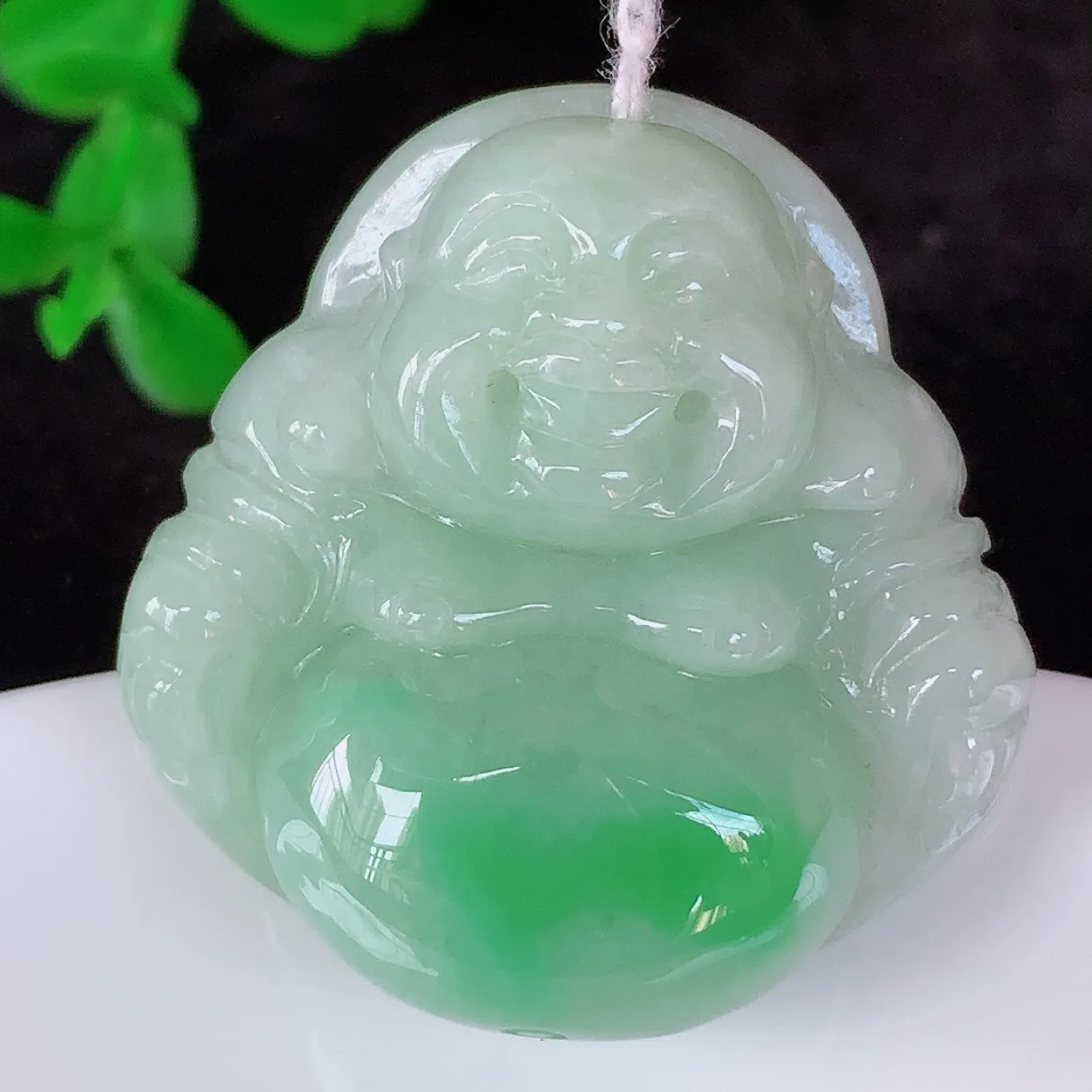 自然光实拍，厚装冰润冰糯种飘阳绿翡翠佛公吊坠，饱满， 佛公亦保平安，寓意有福（佛公）相伴，配戴优雅迷人！#46.12