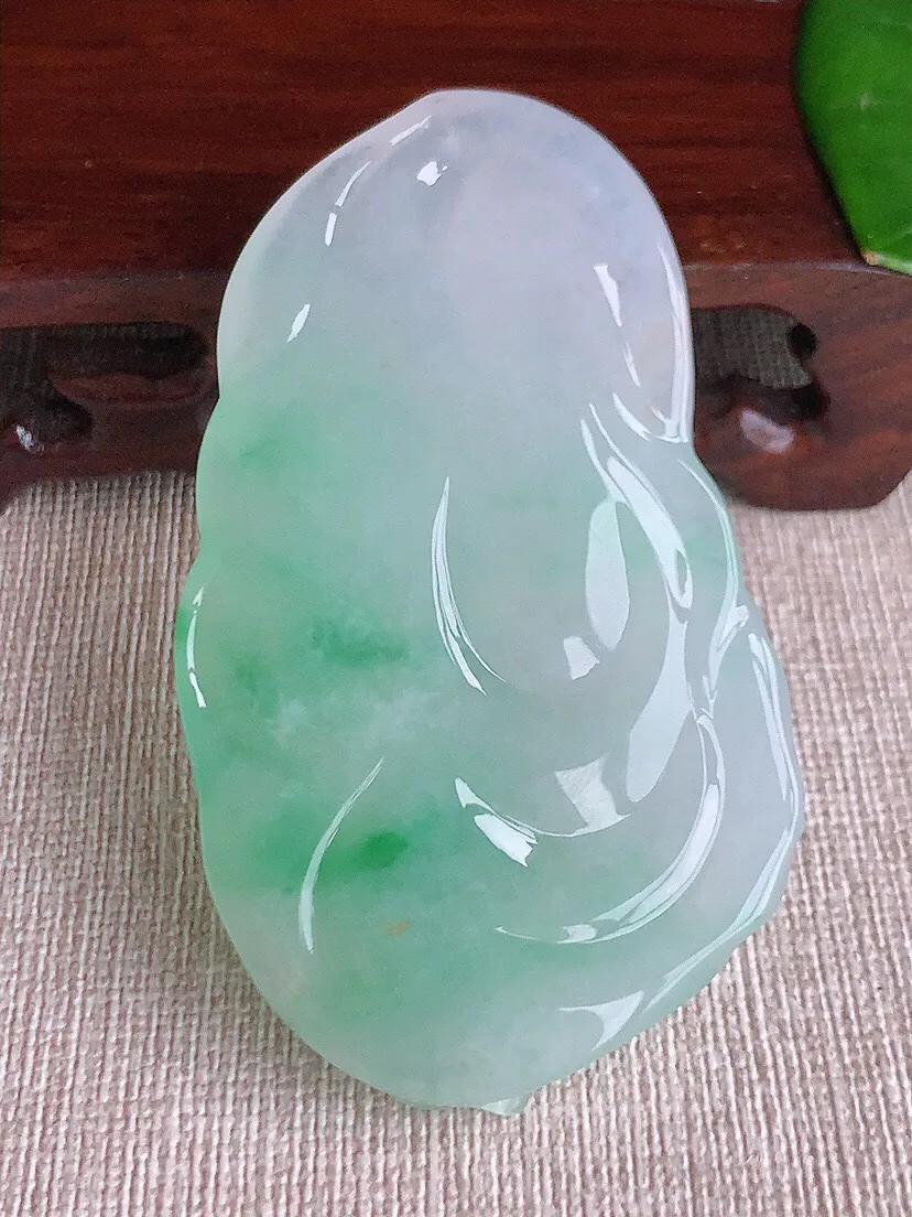 a货翡翠老坑冰种飘绿自在观音吊坠 尺寸68.5×38.2×8.7mm 重量41.17g 0613
