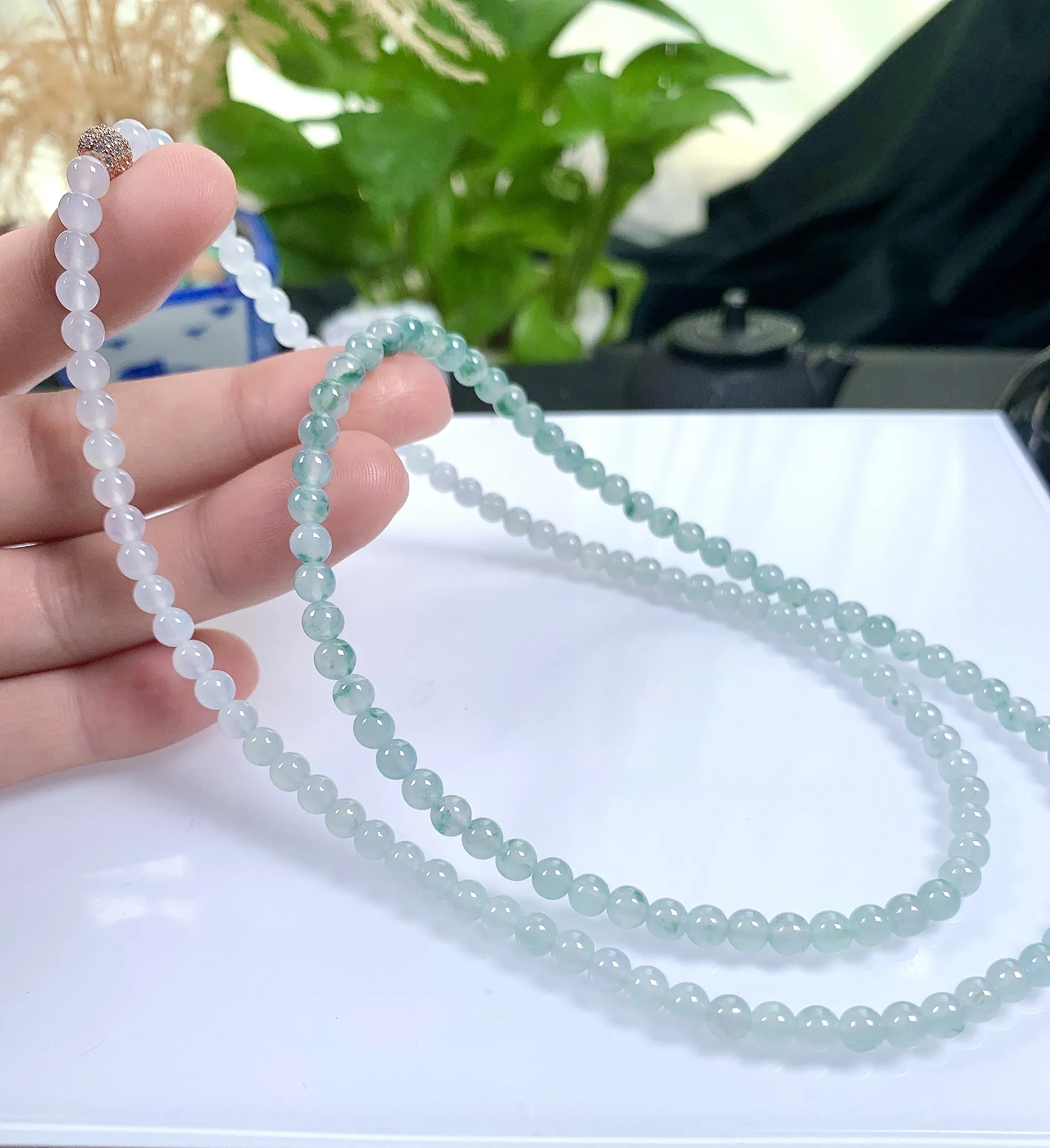 缅甸天然翡翠A货，冰种起胶飘花圆珠项链手链，尺寸：4.8mm/144颗，长度690mm,重量：27.