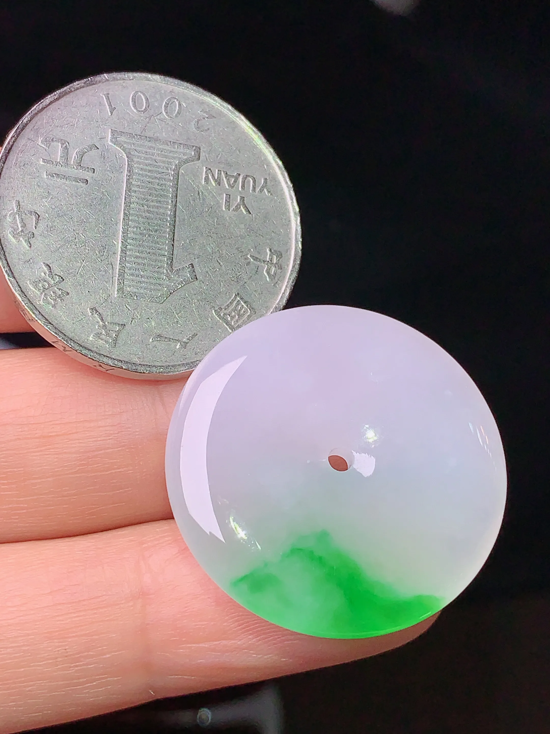 飘绿平安扣吊坠 玉质细腻 水润亮眼  整体尺寸25.7*5