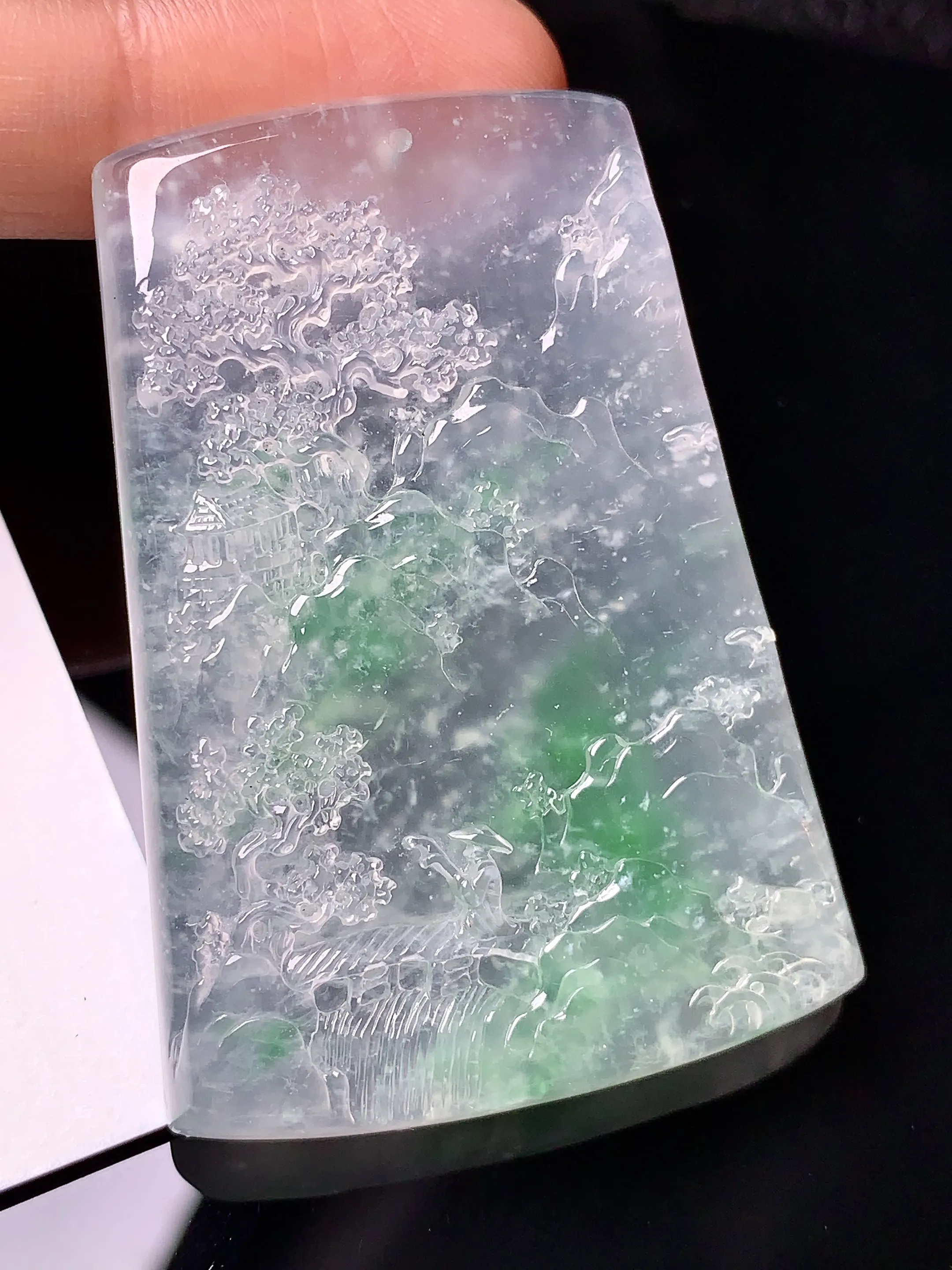 冰种飘绿山水牌子吊坠 玉质细腻 水润亮眼  整体尺寸49.3*35.1*6