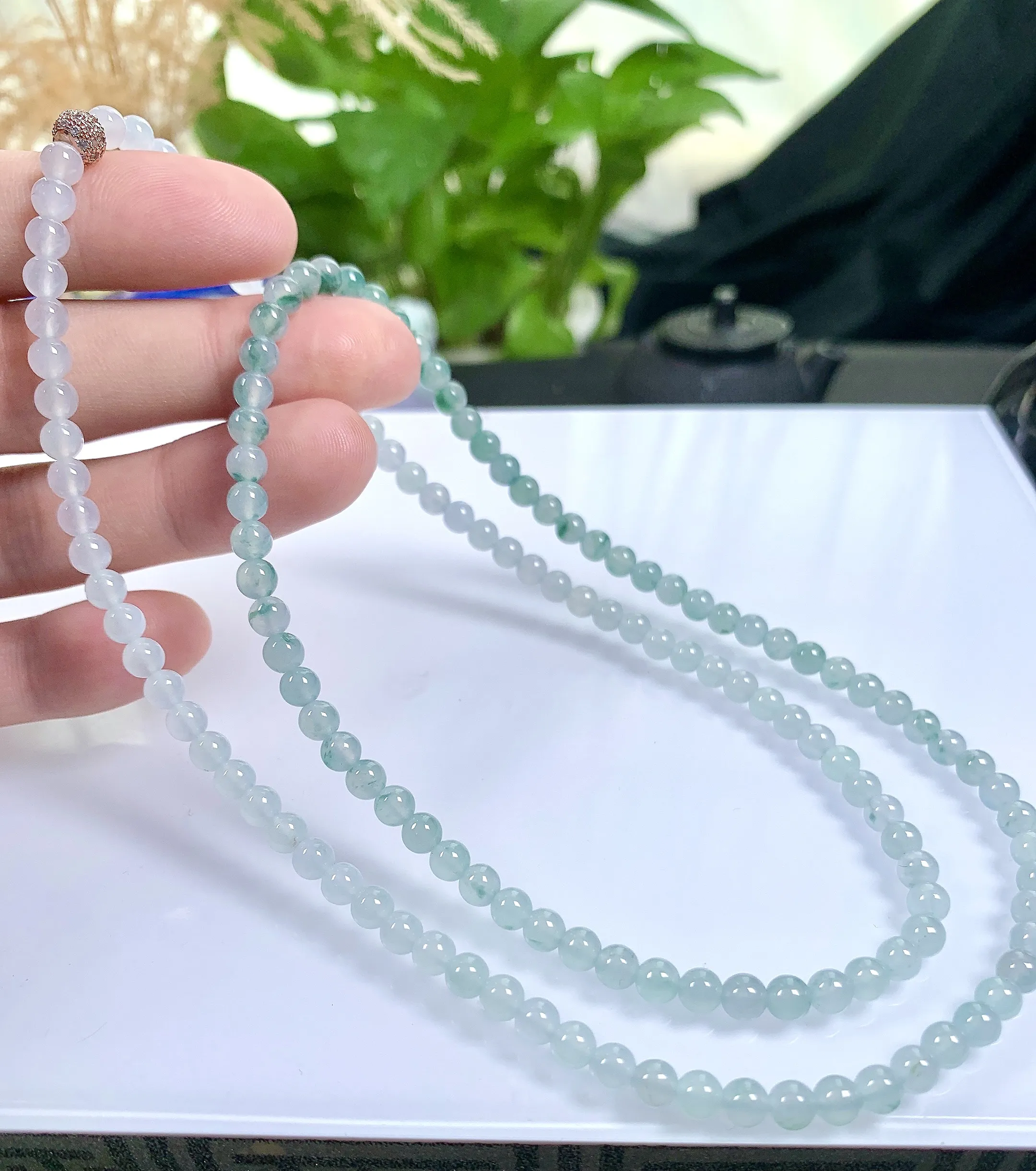 缅甸天然翡翠A货，冰种起胶飘花圆珠项链手链，尺寸：4.8mm/144颗，长度690mm,重量：27.43g