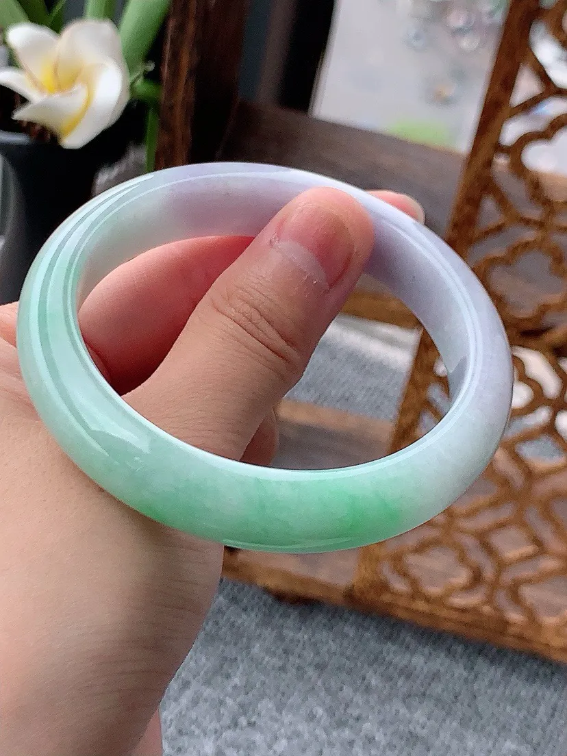 a货翡翠老坑春彩紫罗兰飘绿正装正圈手镯57-58圈口 尺寸57×12×8mm 重量57.16g 0613