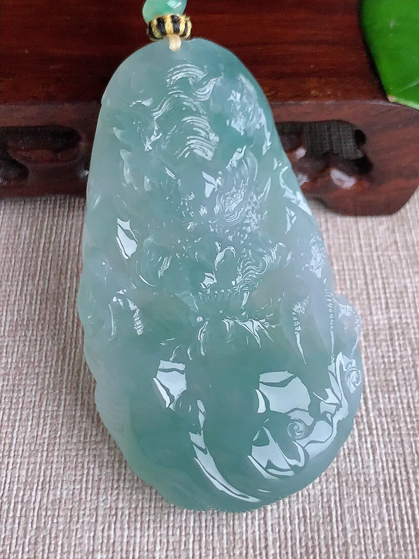 a货翡翠老坑冰种晴水龙牌吊坠 尺寸62.7×37×11mm 重量59.04g 0613